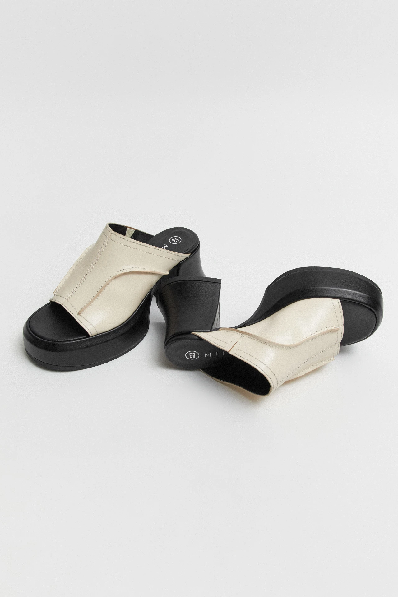 E8-Lota-Super-Cream-Sandal-02