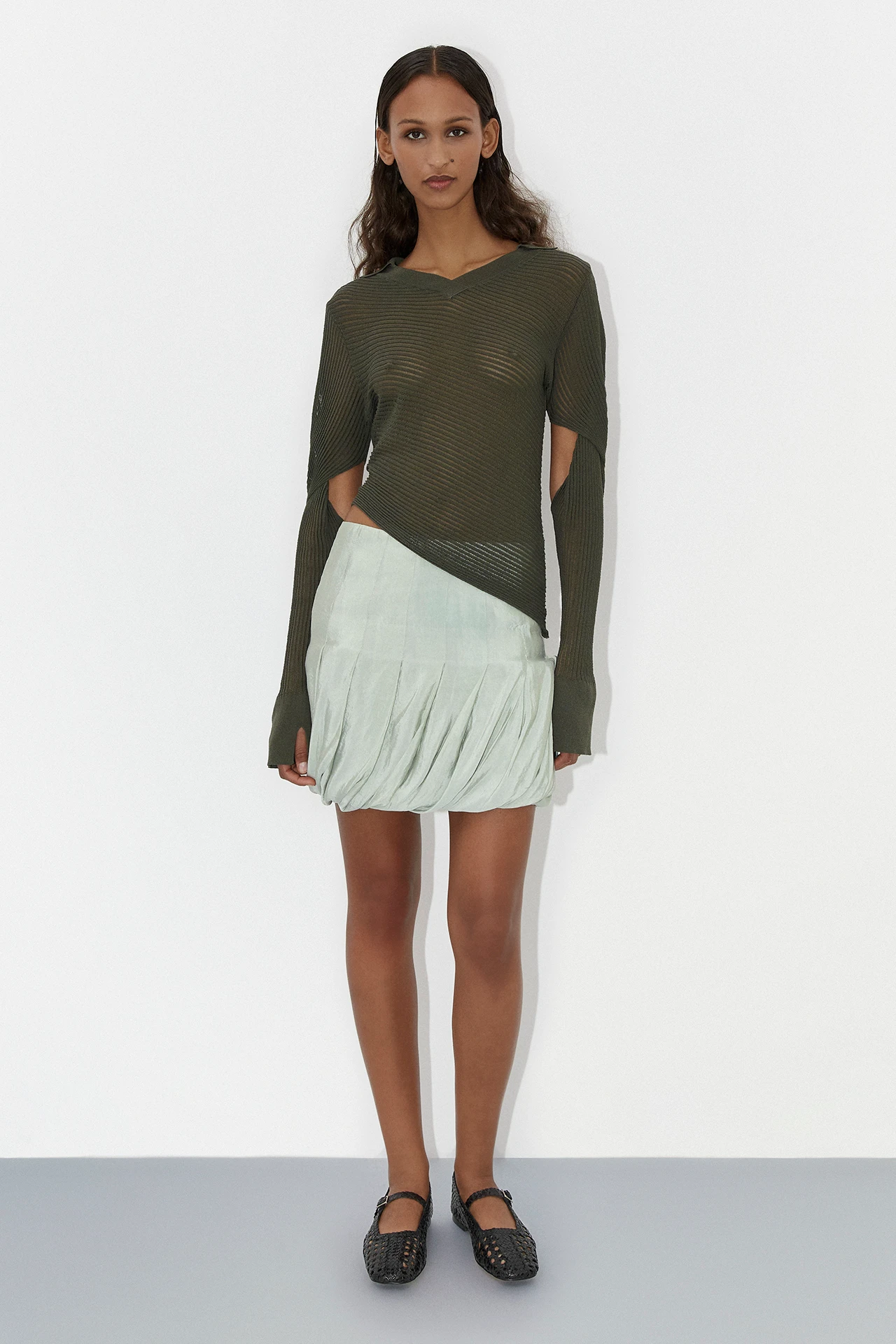 Total-yeida-black-ballerinas-roisin-green-knit-top-thani-washed-mint-skirt-01