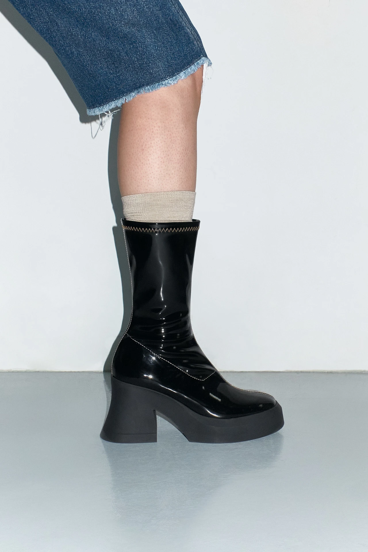 EC-E8-Aura-Black-Streech-Ankle-Boot-02