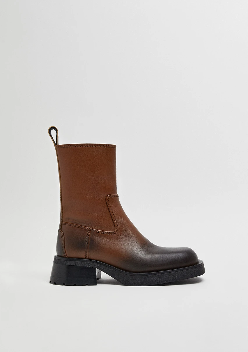 E8-Yolanda-brown-black-ankle-boots-CP-1