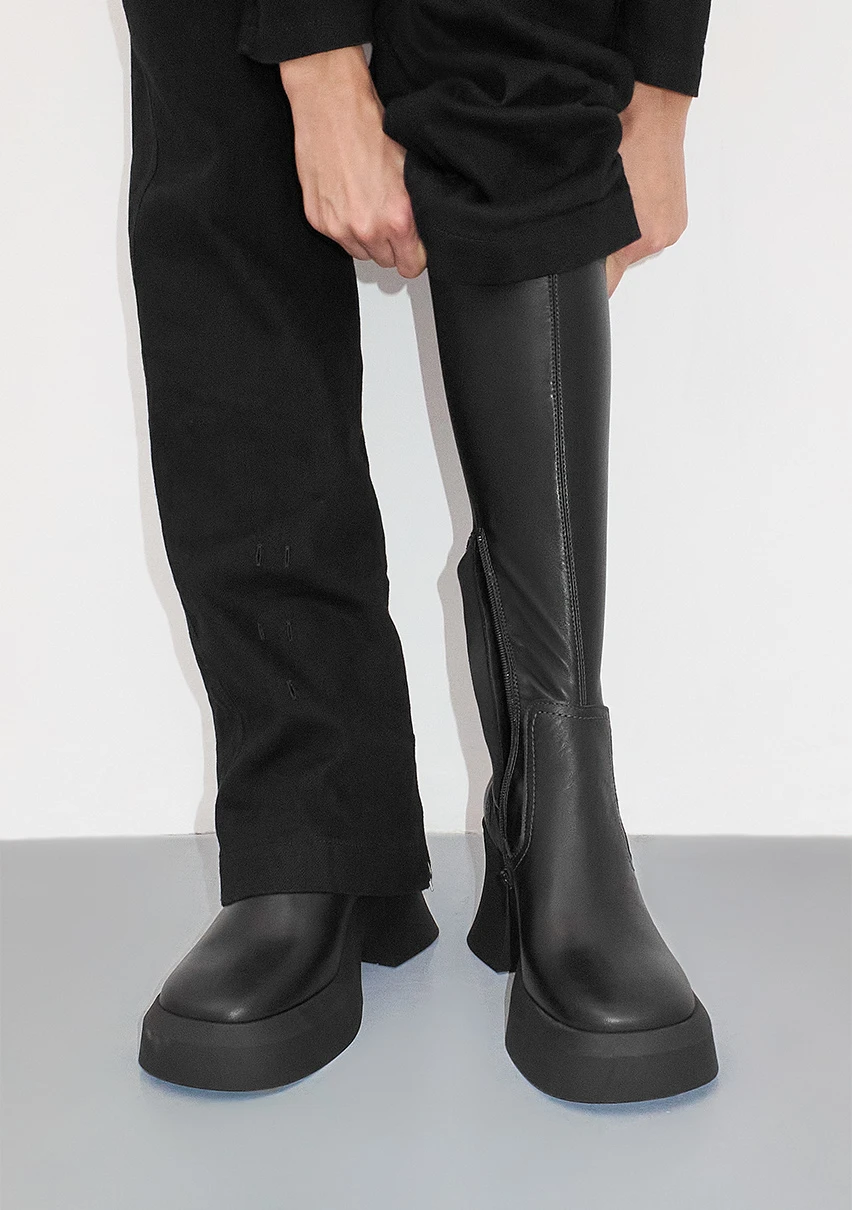 ec-e8-Birte-Black-Boots-cp-2