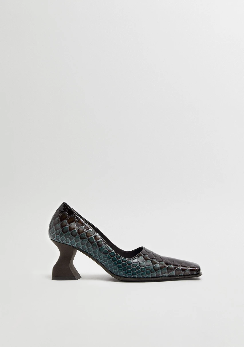 Miista-beth-blue-brown-snake-courts-CP-1