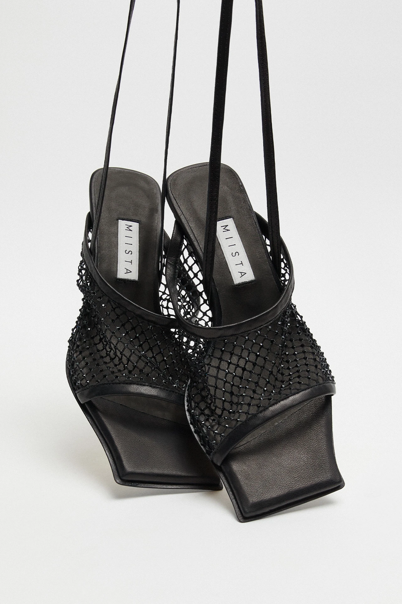 Miista-Gertrudes-Black-Mule-Sand-03