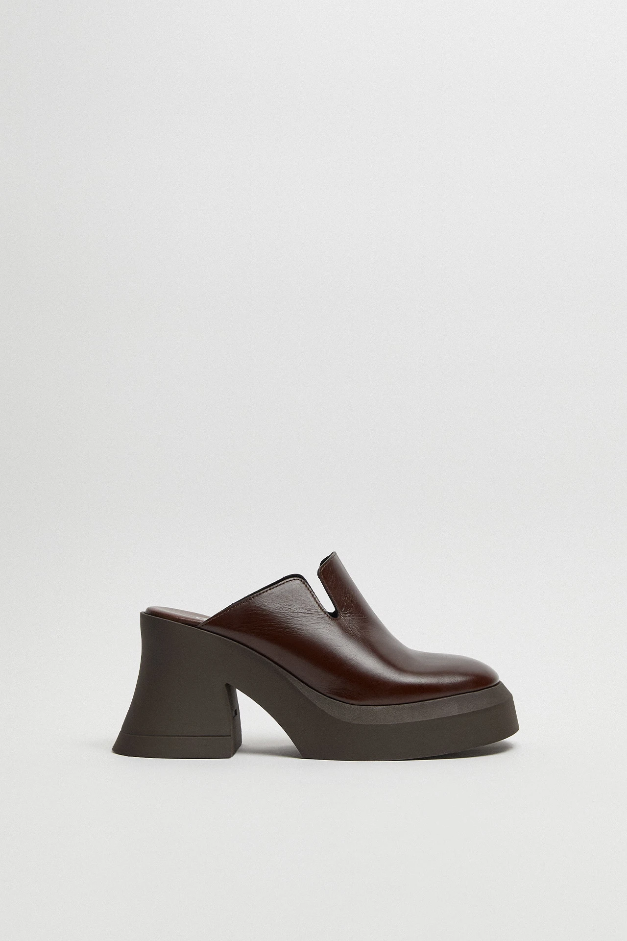 E8-Otavia-Brown-Mule-01