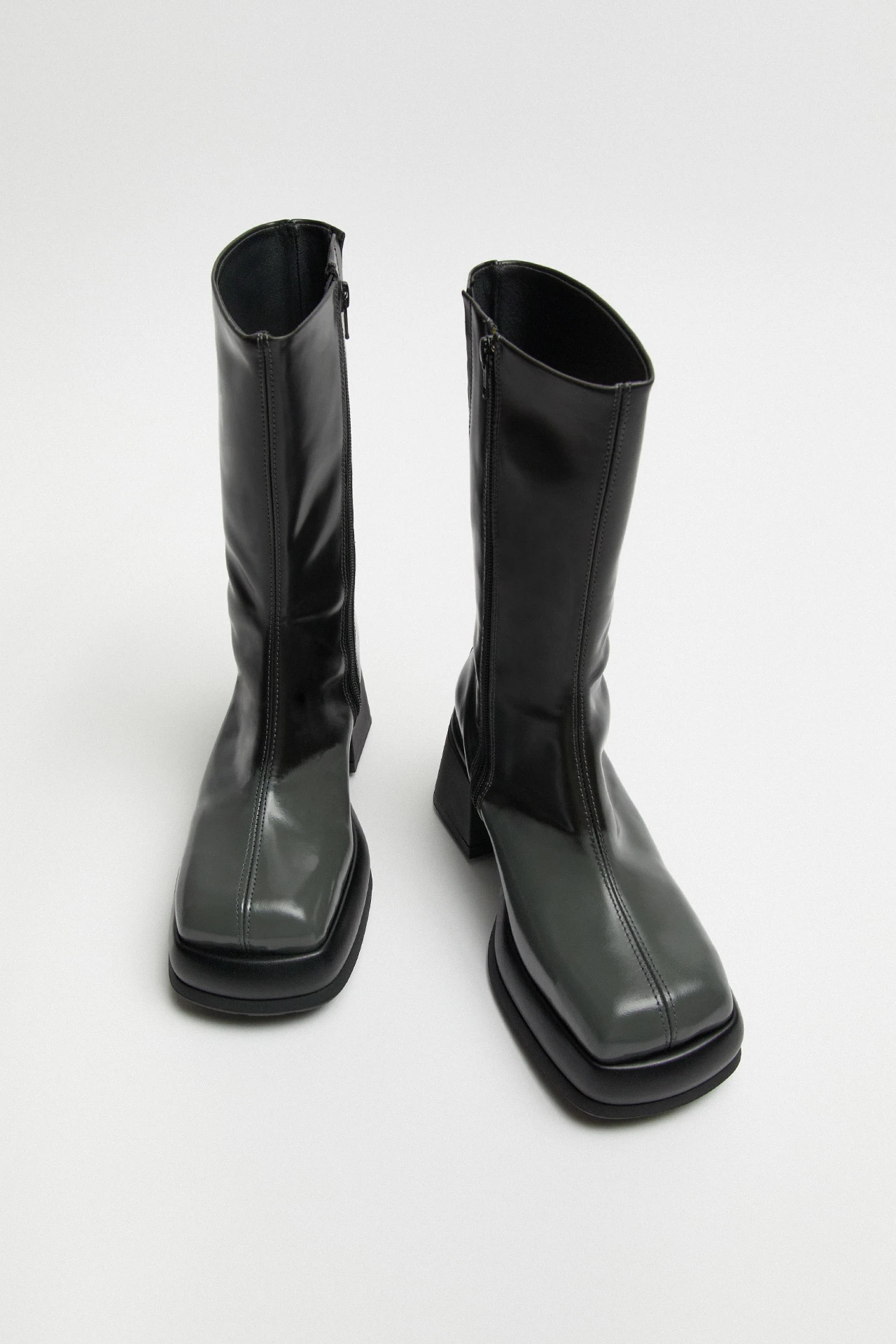 E8-cassia-grey-boots-04