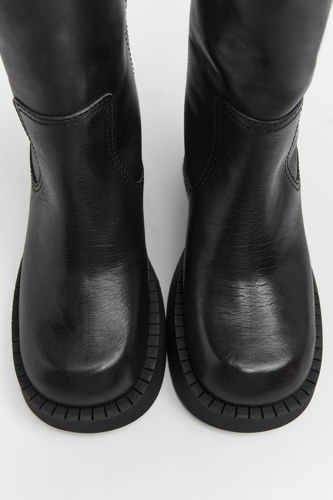 E8-annegret-black-ankle-boots-04