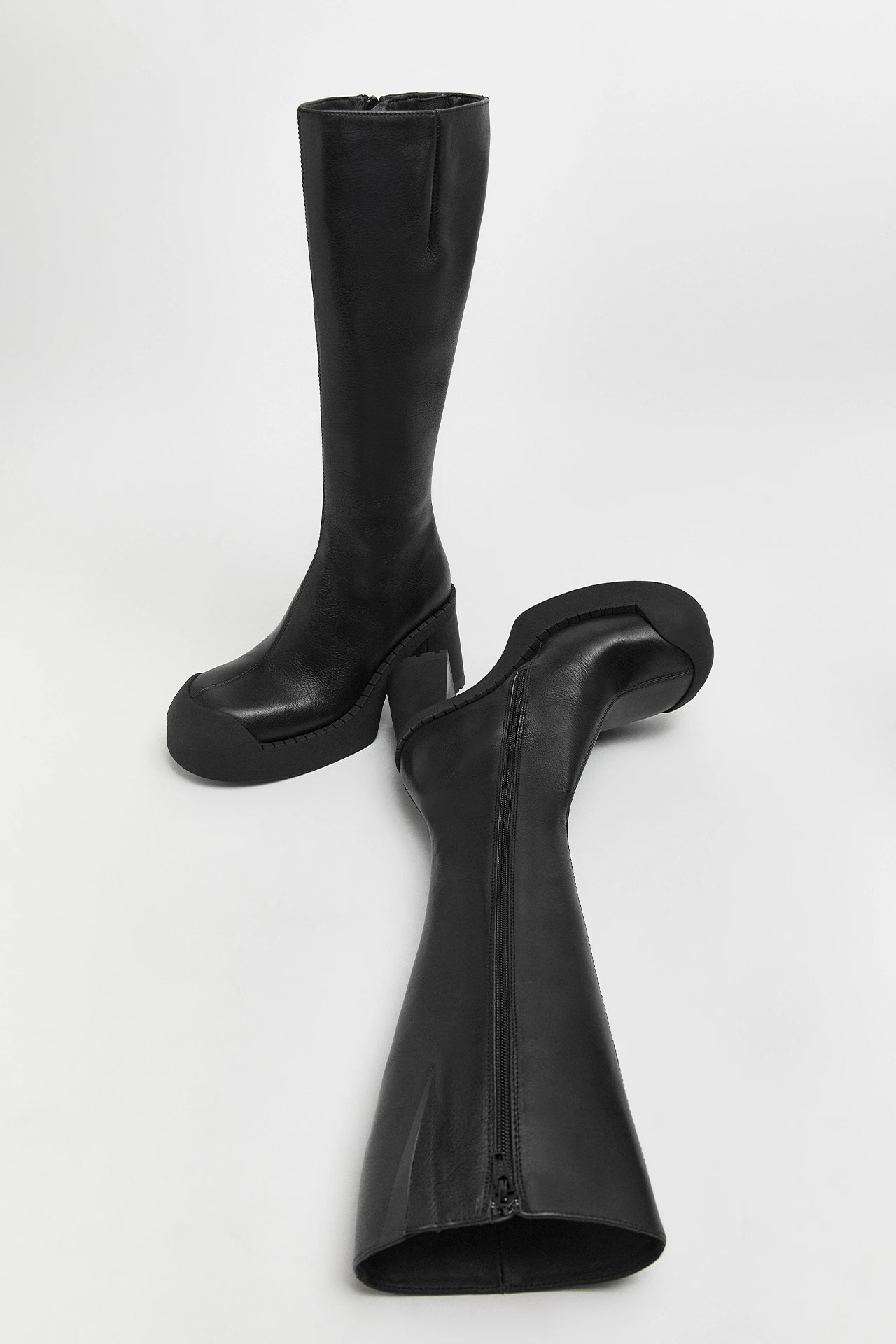 E8-Gesa-Black-Tall-Boots-02