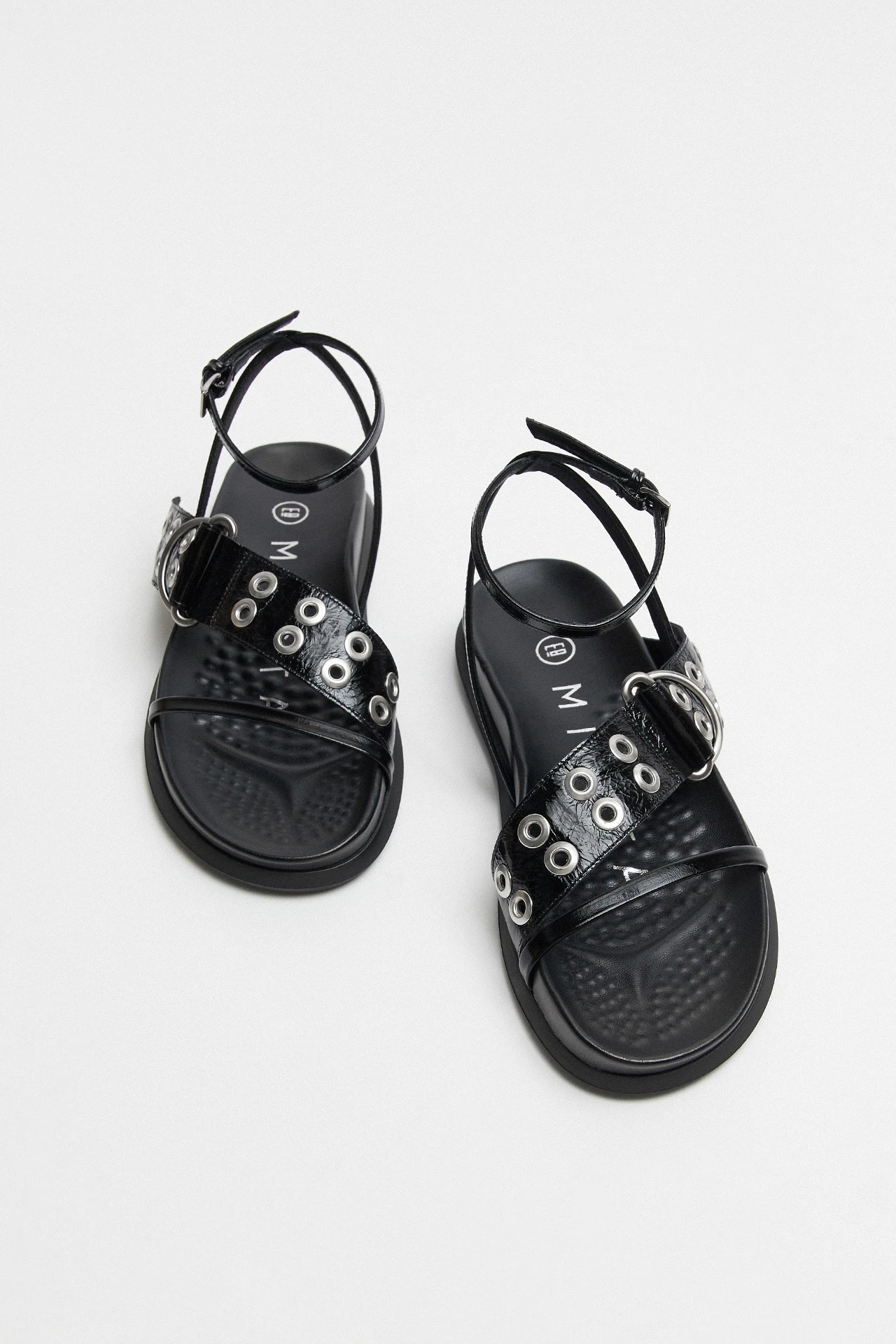 E8-Zilda-Black-Sandal-03