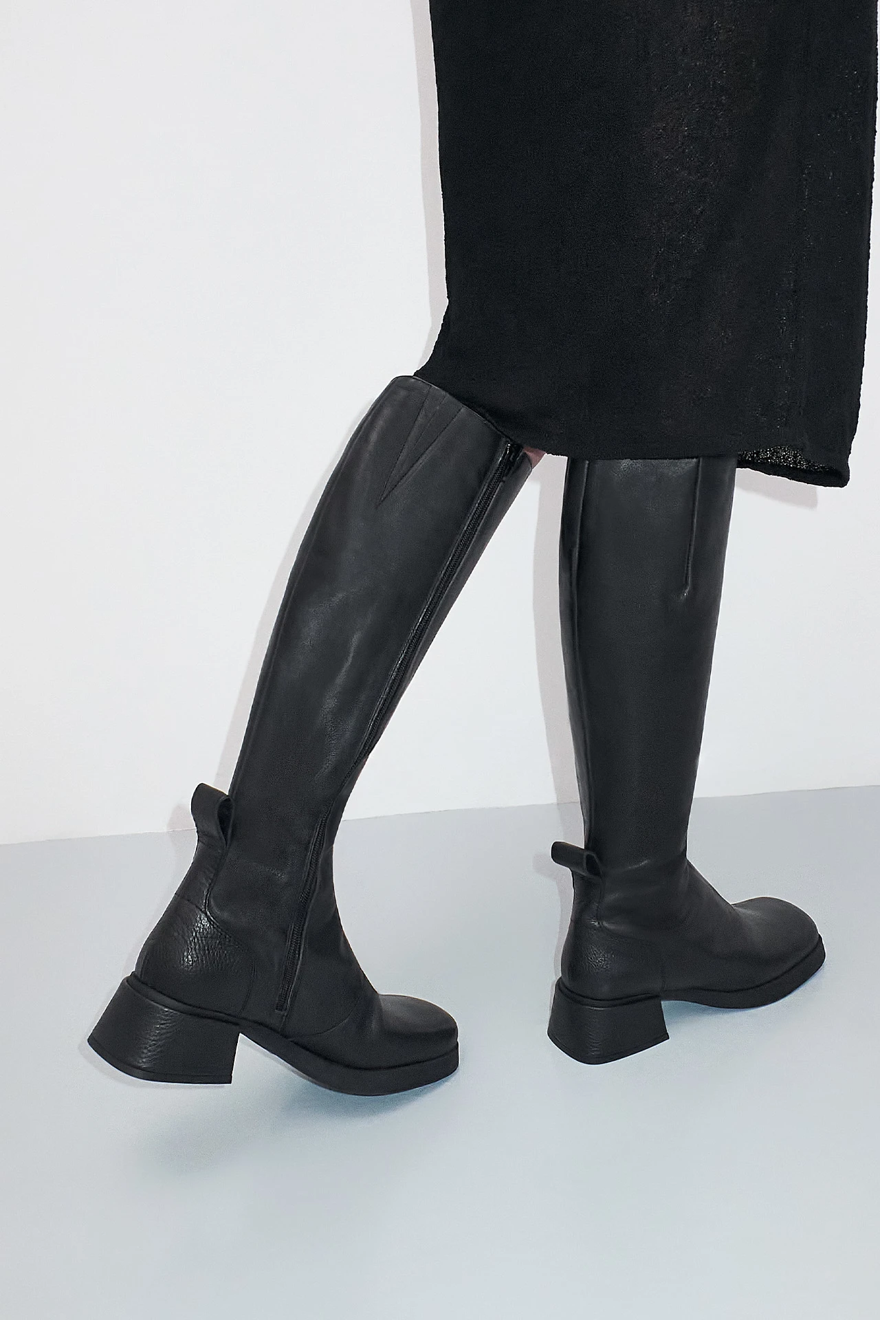 EC-E8-Brunilhda-Black-Tall-Boots-05