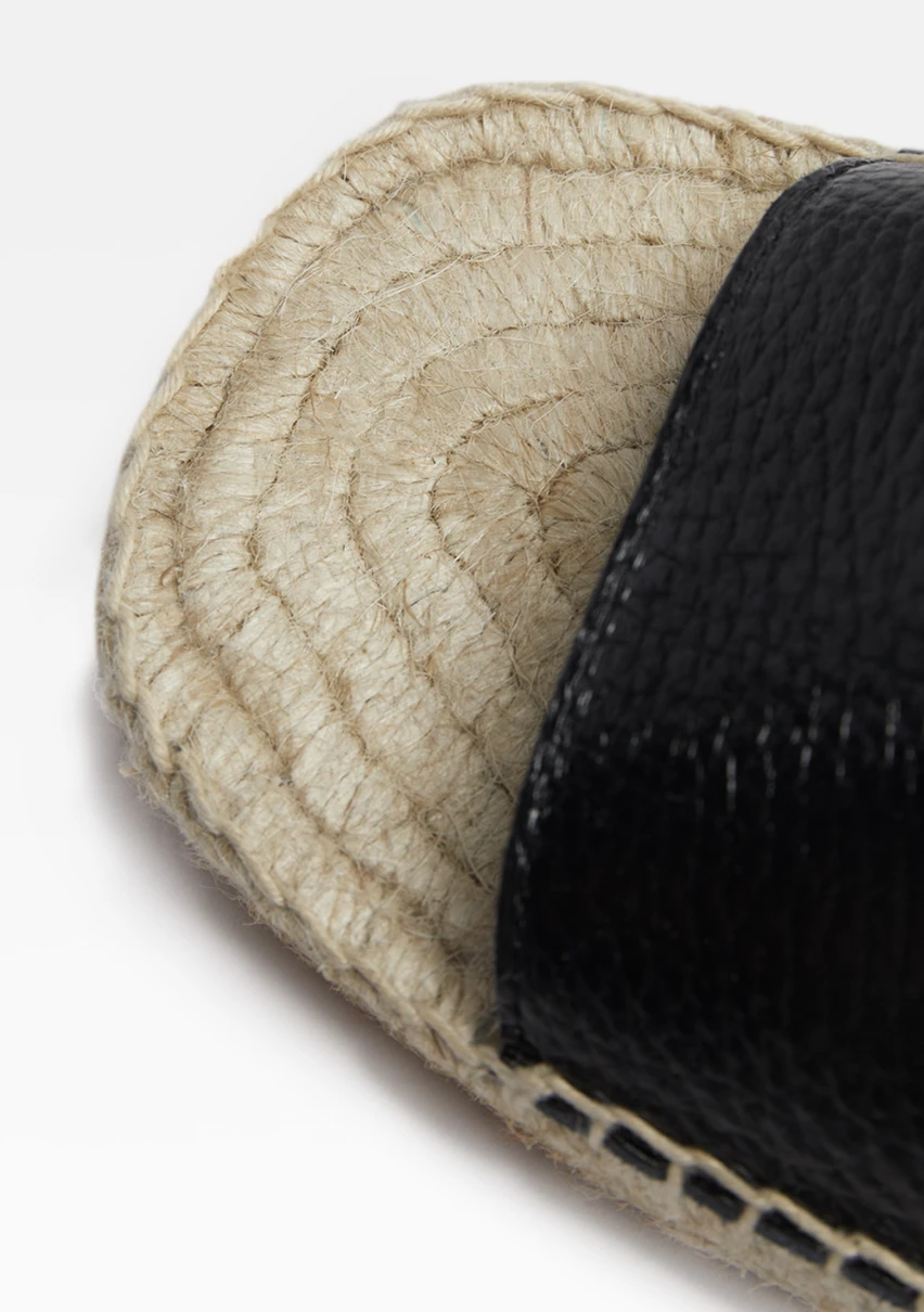 e8-debra-black-grained-leather-sandals-CP-2
