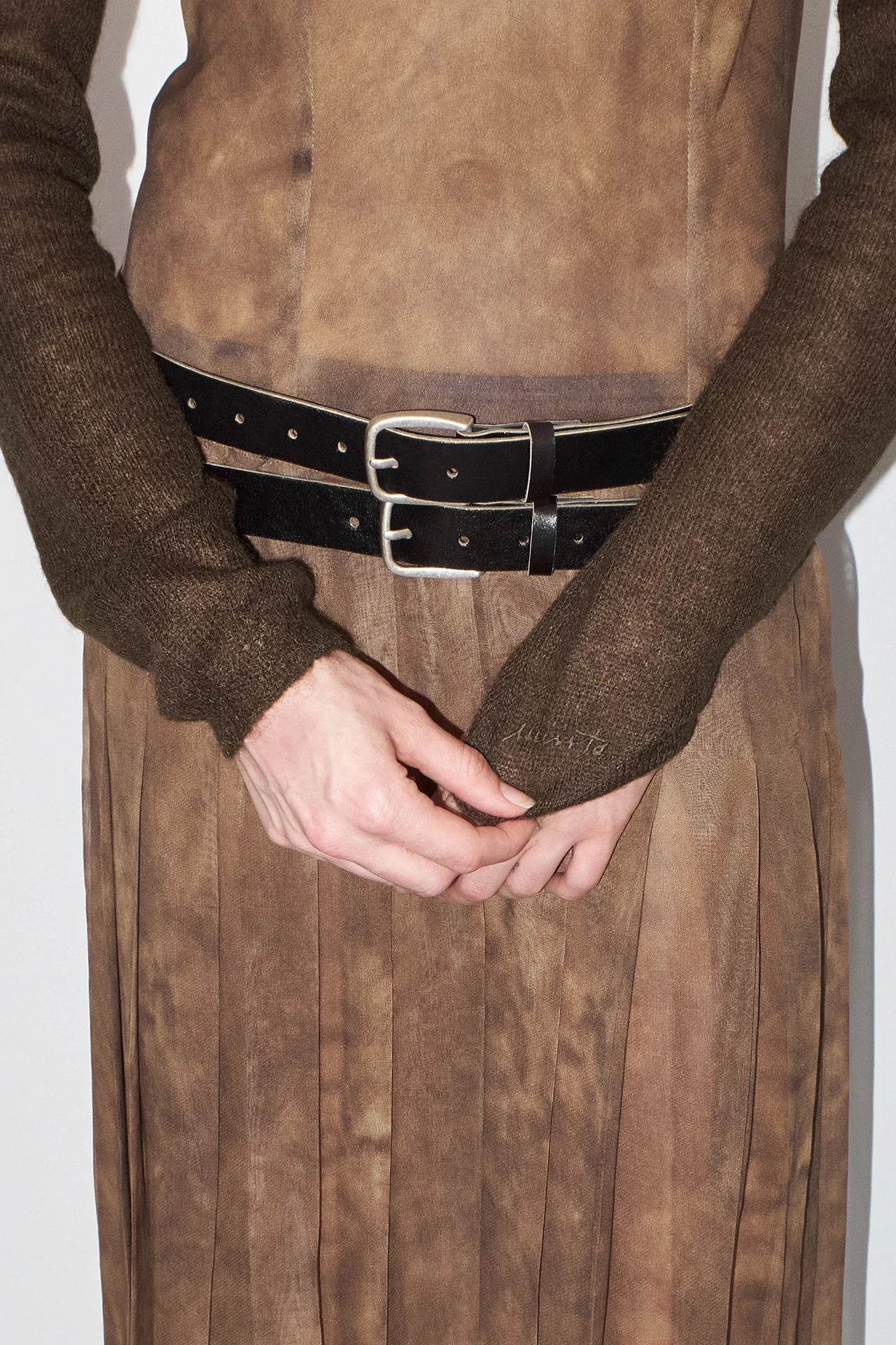 EC-Miista-Lenna-Brown-Sleeves-04