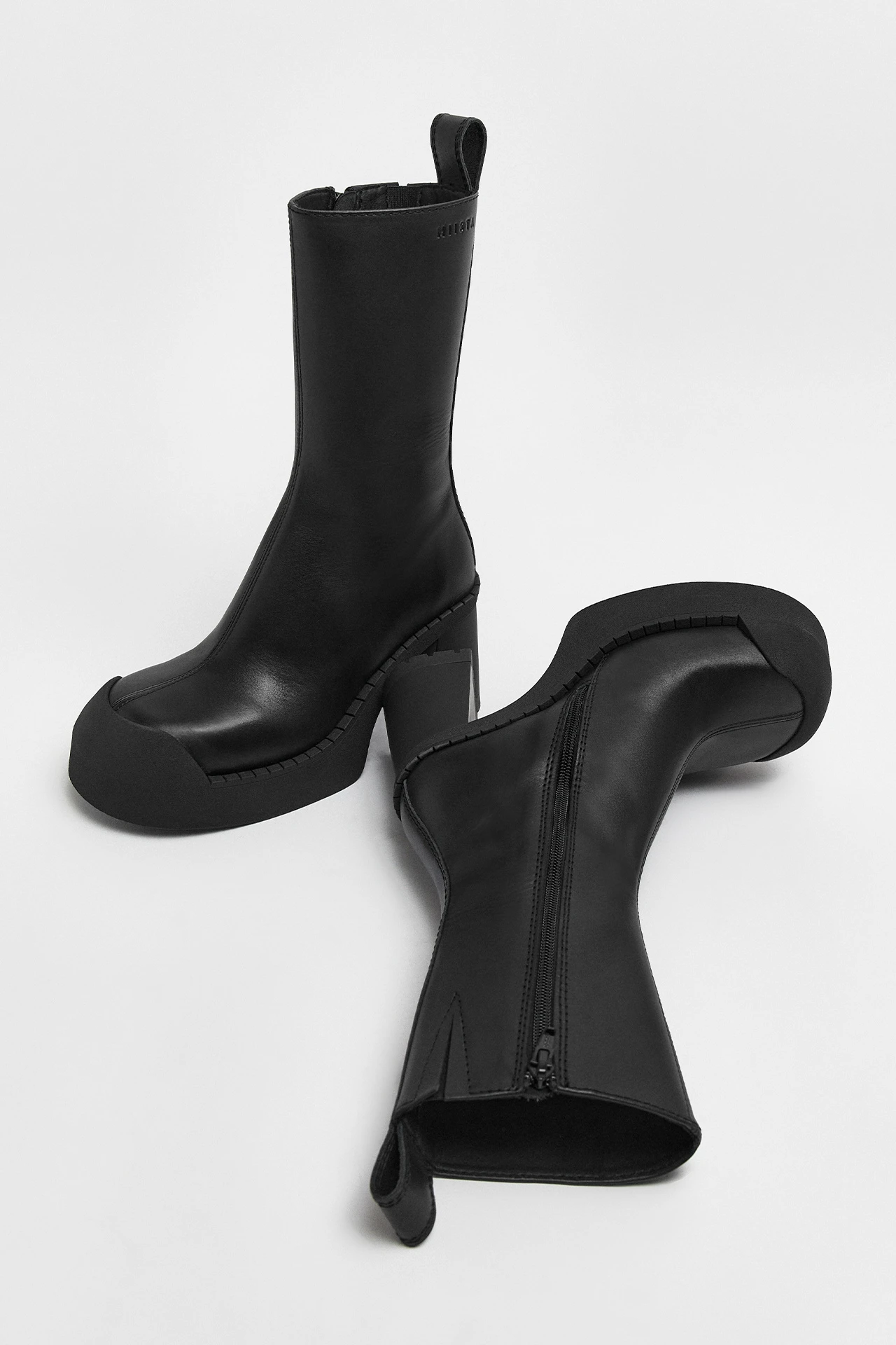 e8-Sibylle-Black-Boots-02