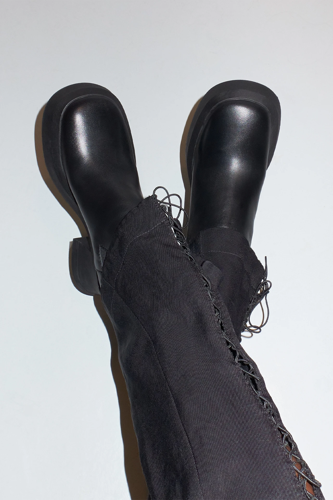 EC-E8-analu--black-ankle--boots-05