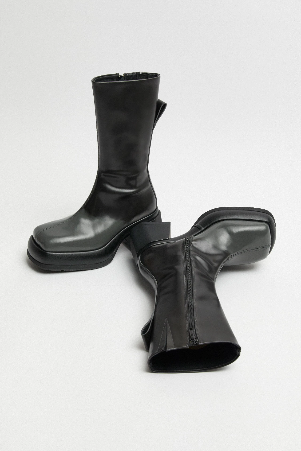 E8-cassia-grey-boots-02