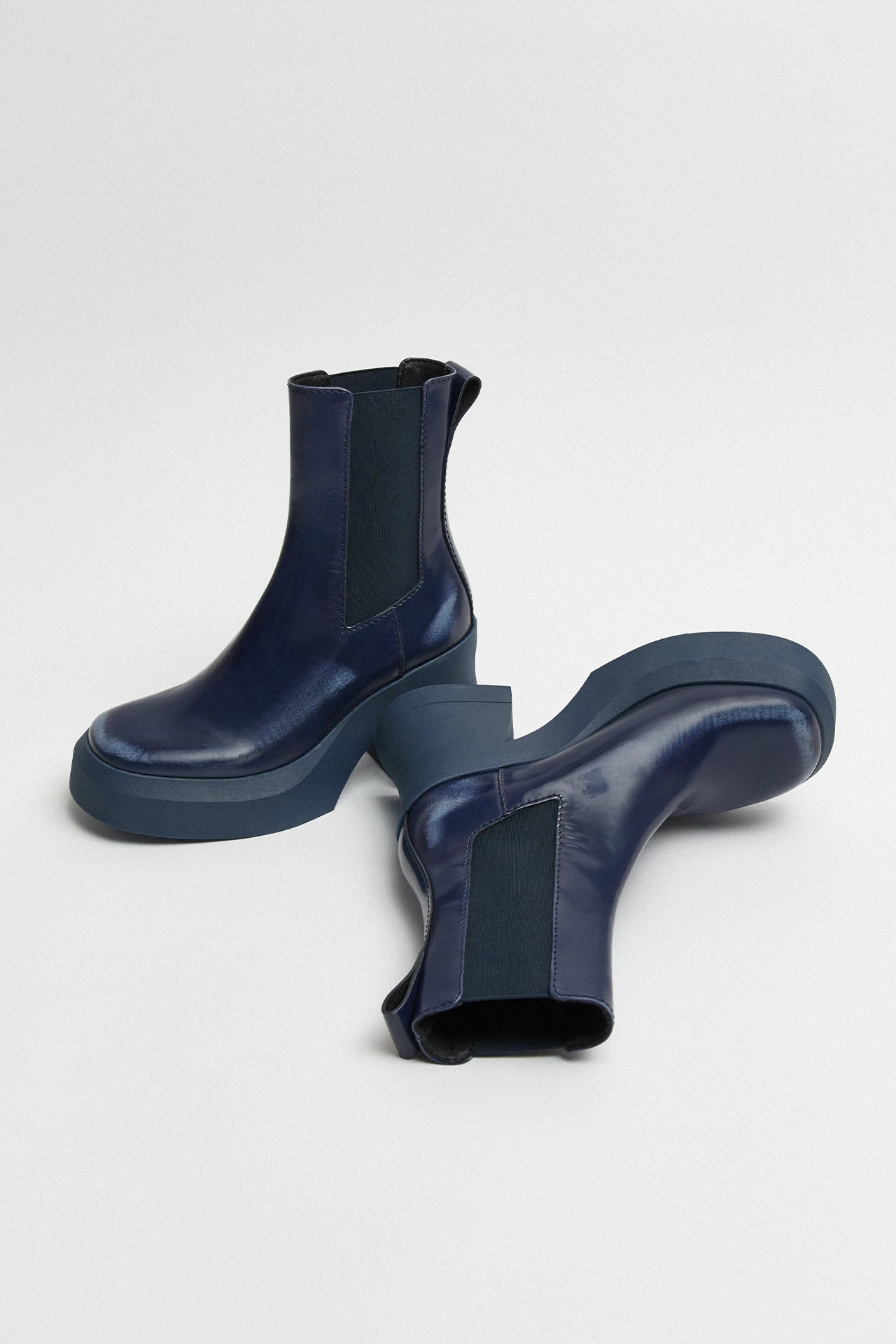 E8-analu-navy-ankle-boots-02