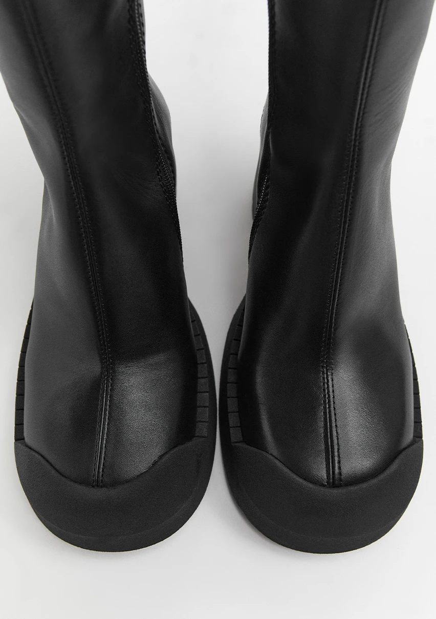 e8-Sibylle-Black-Boots-cp-2