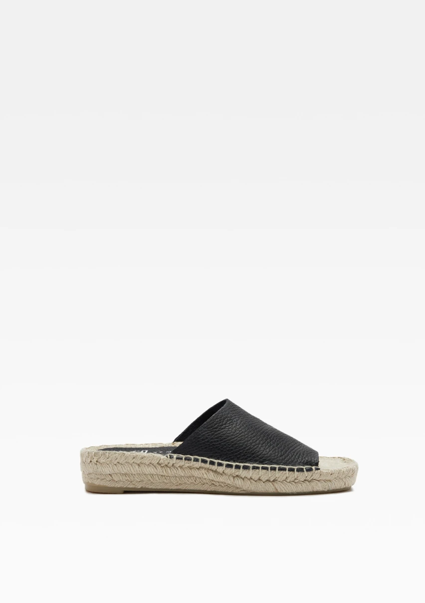 Debra Black Sandals // E8 by Miista Shoes // Made in Portugal
