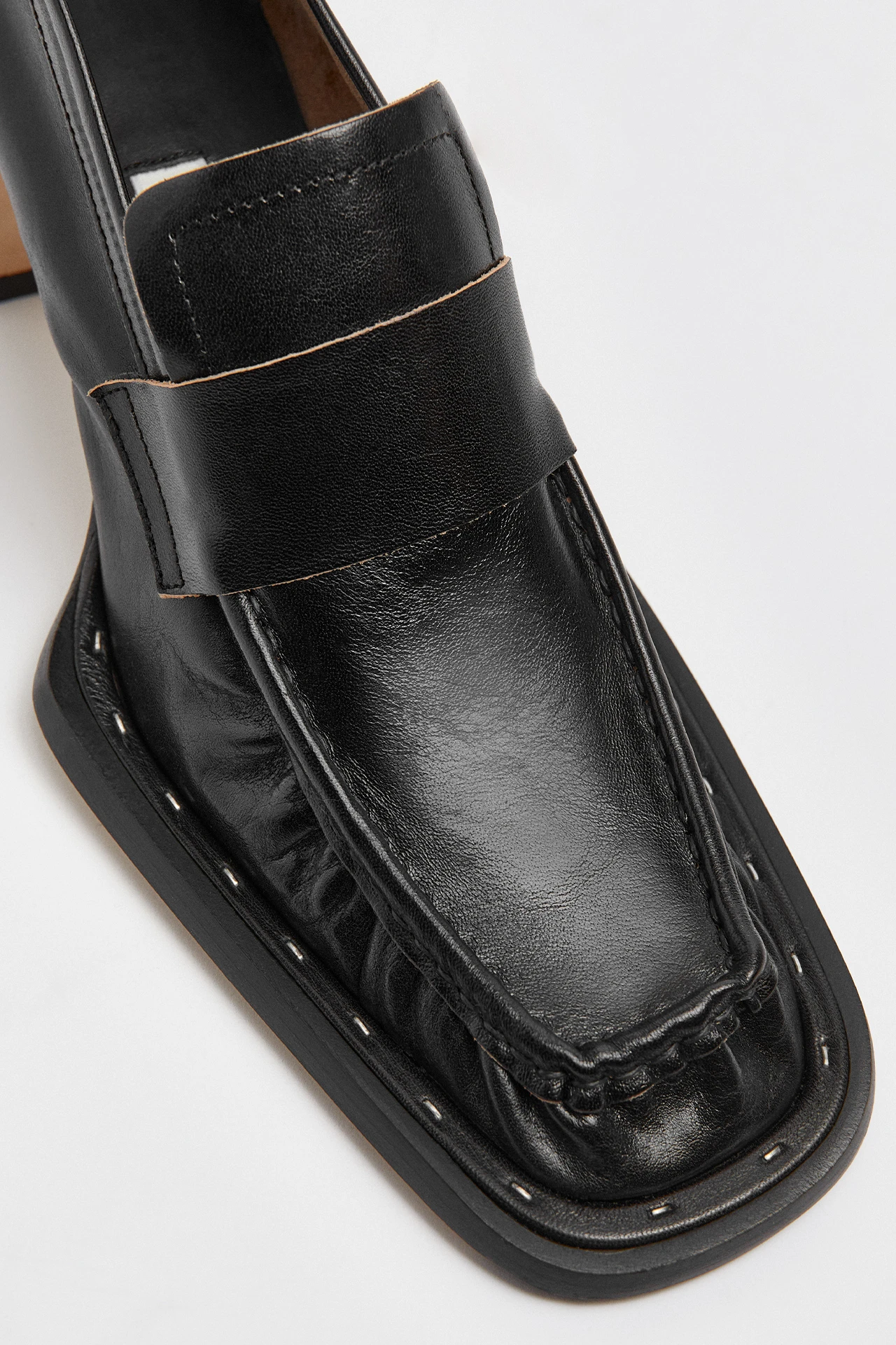 miista-Loaf-Black-Loafers-04