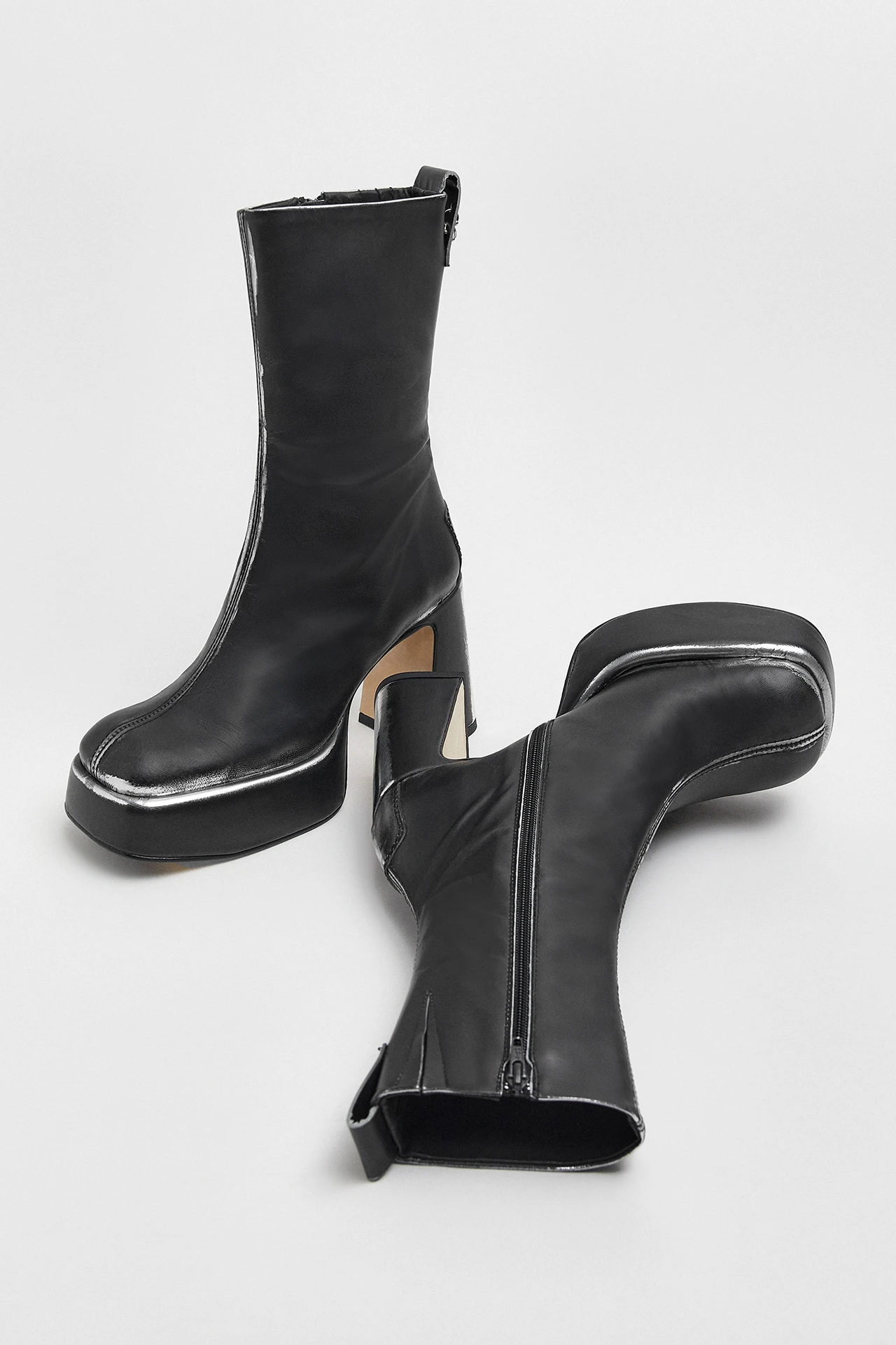 MIISTA-Apple-Black-Silver-Brush-Boots-02