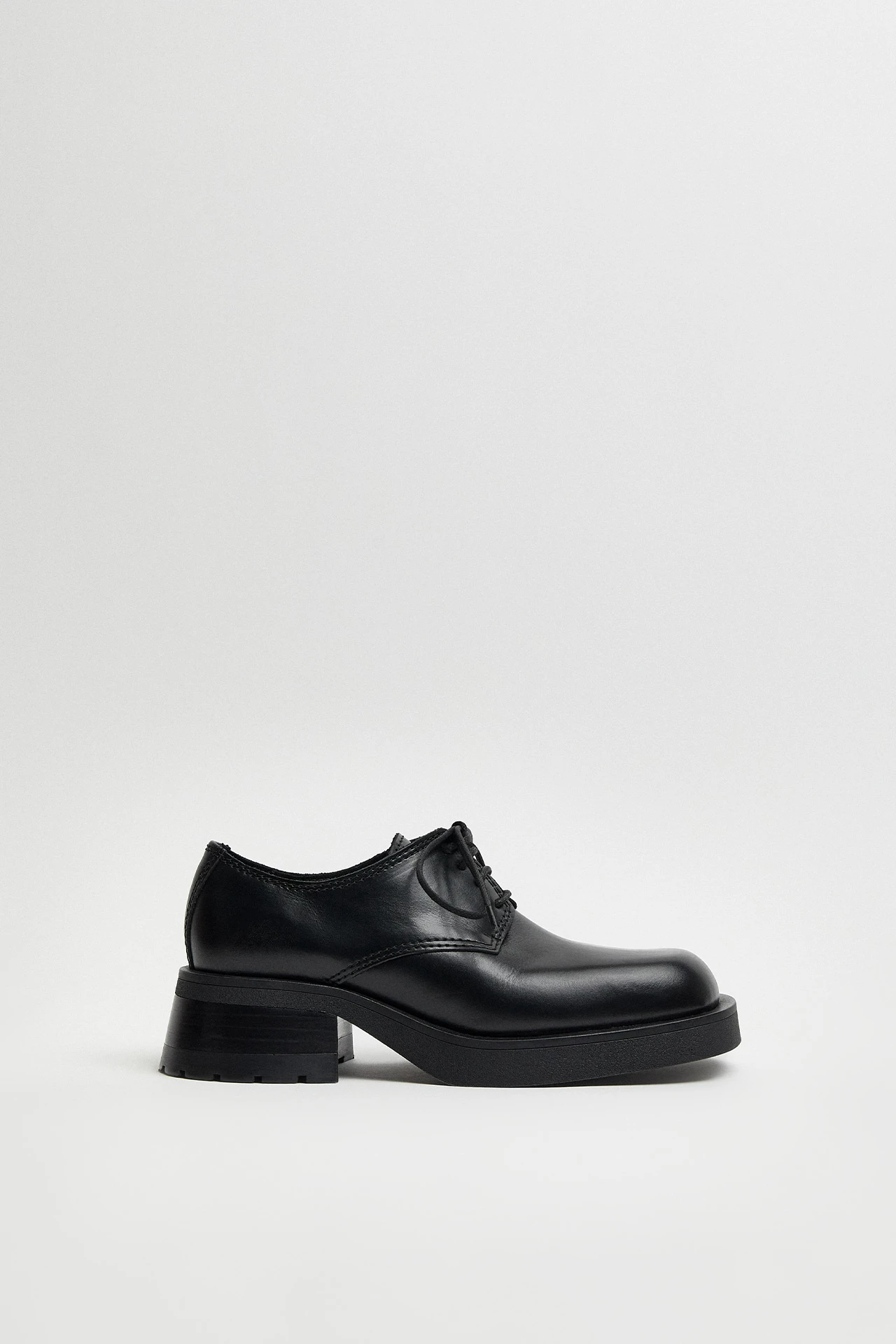 E8-Althea-Black-Brogues-01