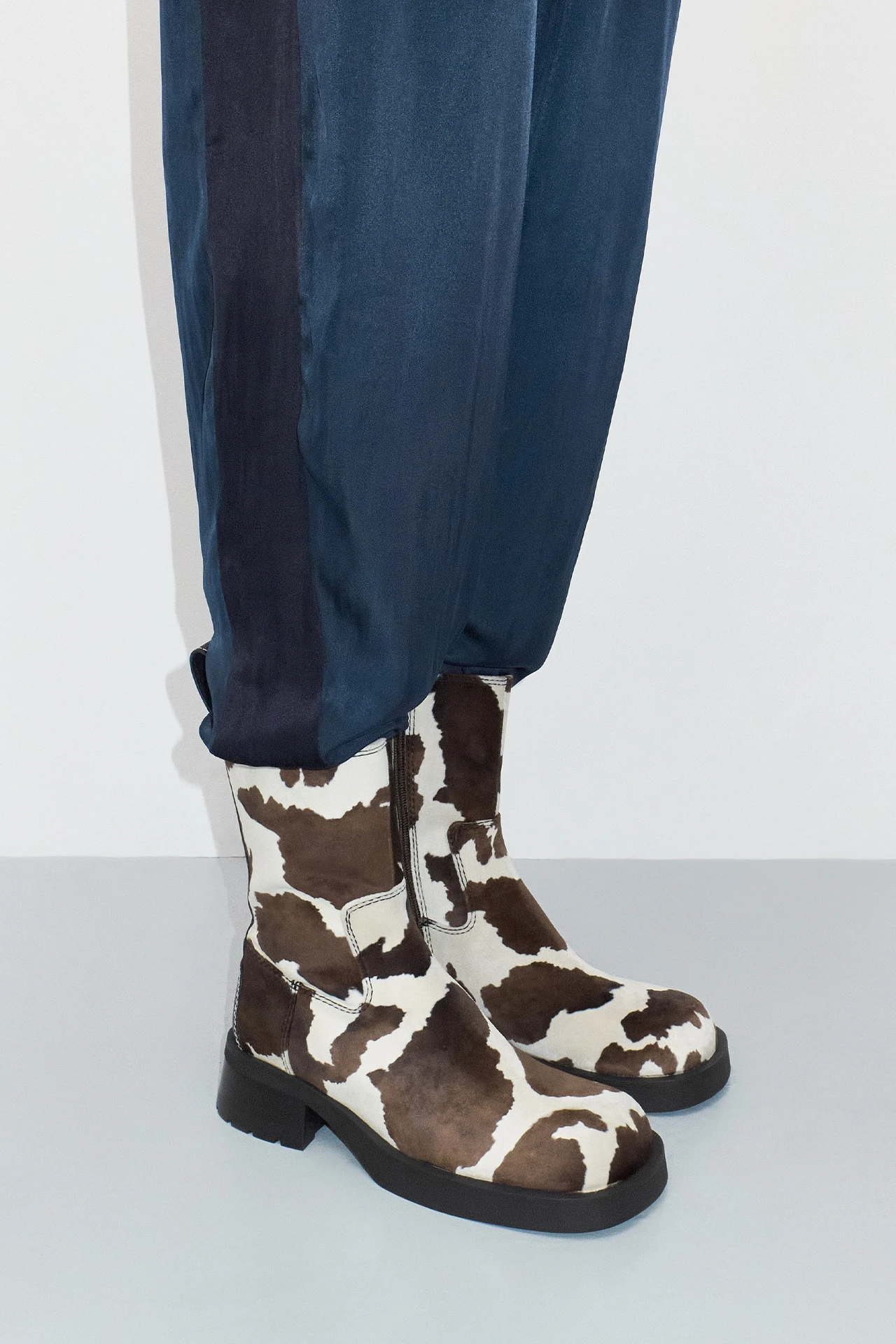 ec-e8-Yolanda-Cow-Ankle-Boots-01