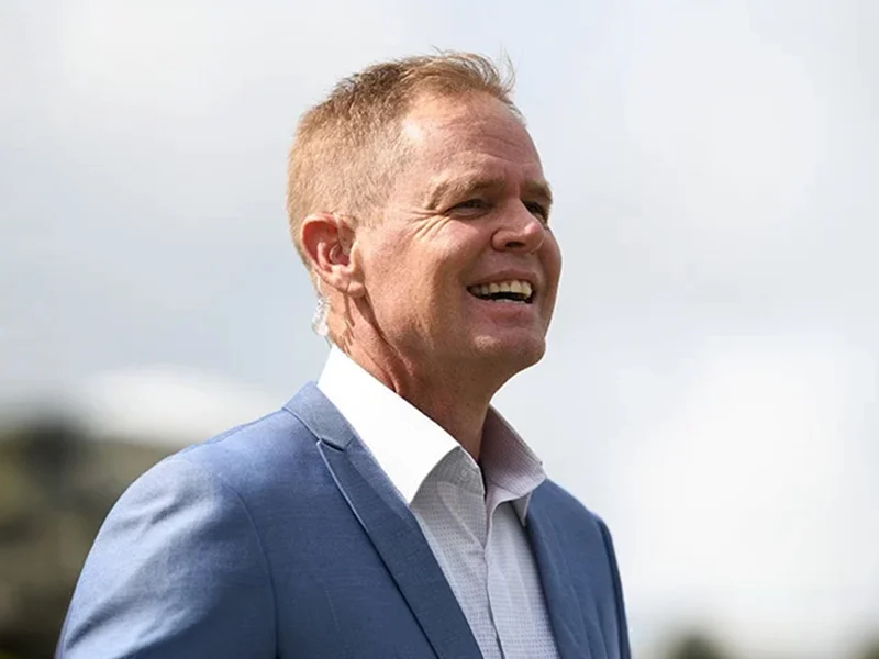 what sets us aprt Shaun Pollock