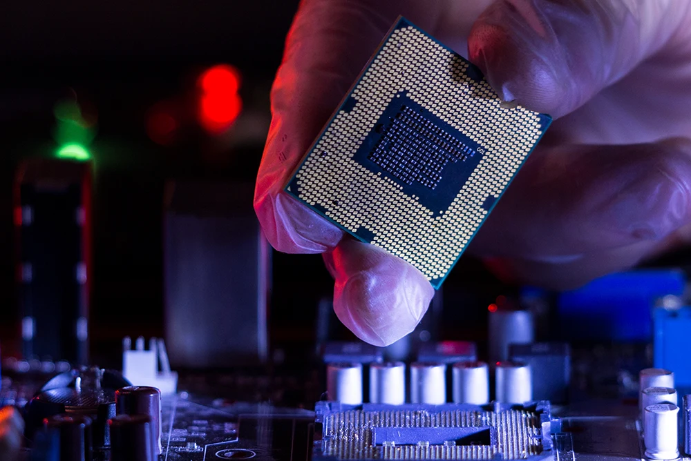 Semiconductor chip production with advanced digital manufacturing technology