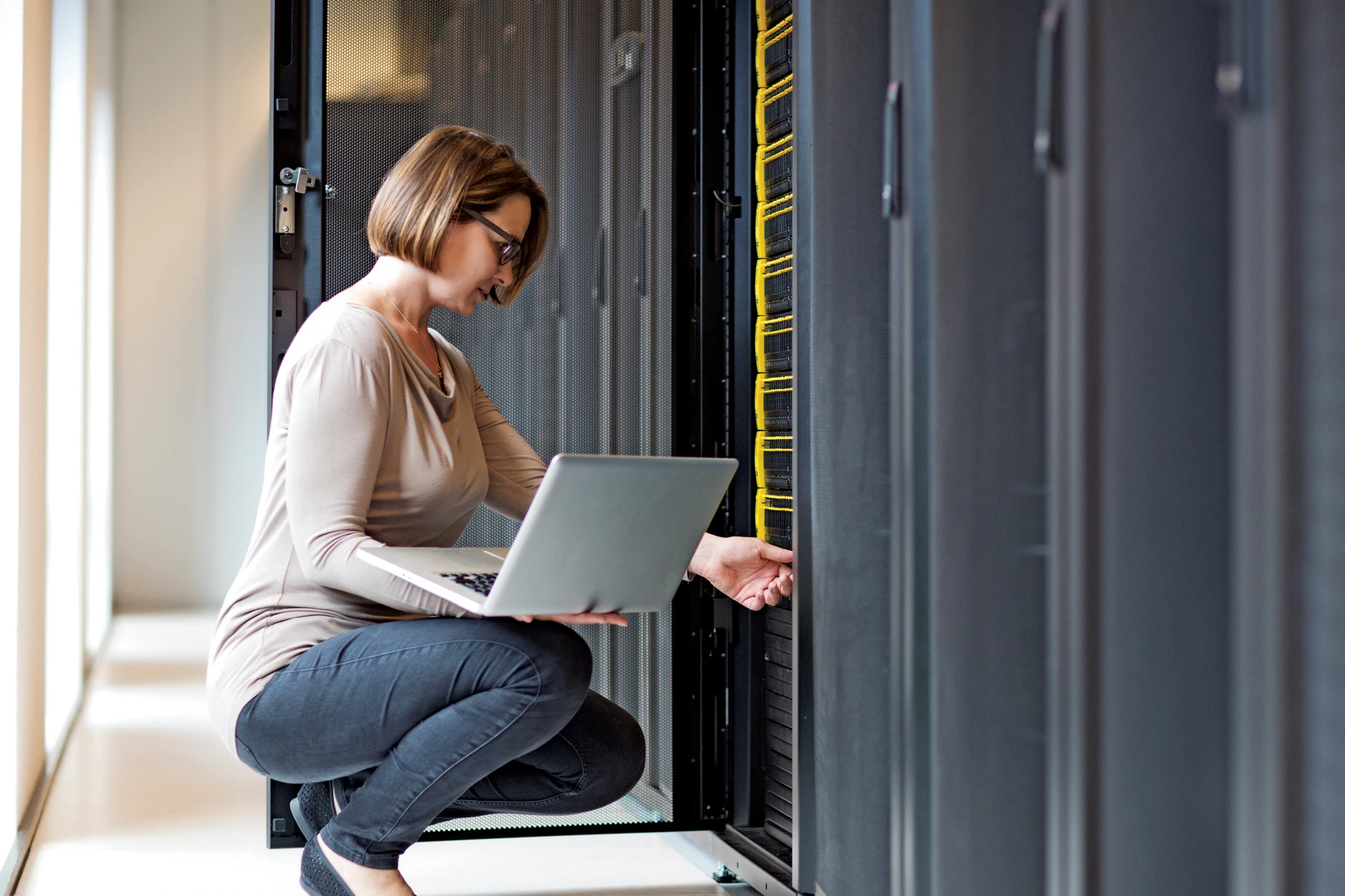 Professional managing server hardware while using a laptop