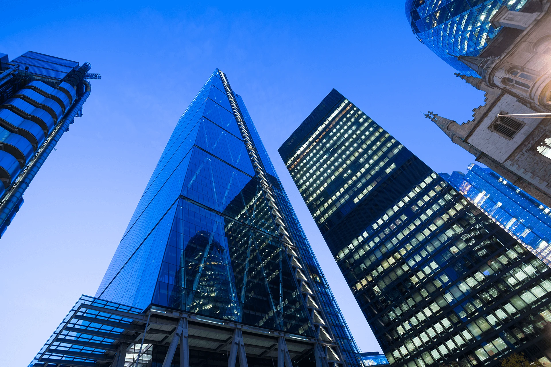 UK Financial Services Trends-2026-desk-banner