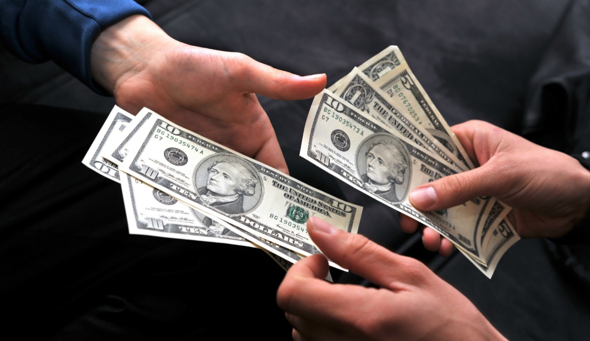 cash-choosing-best-house-offer