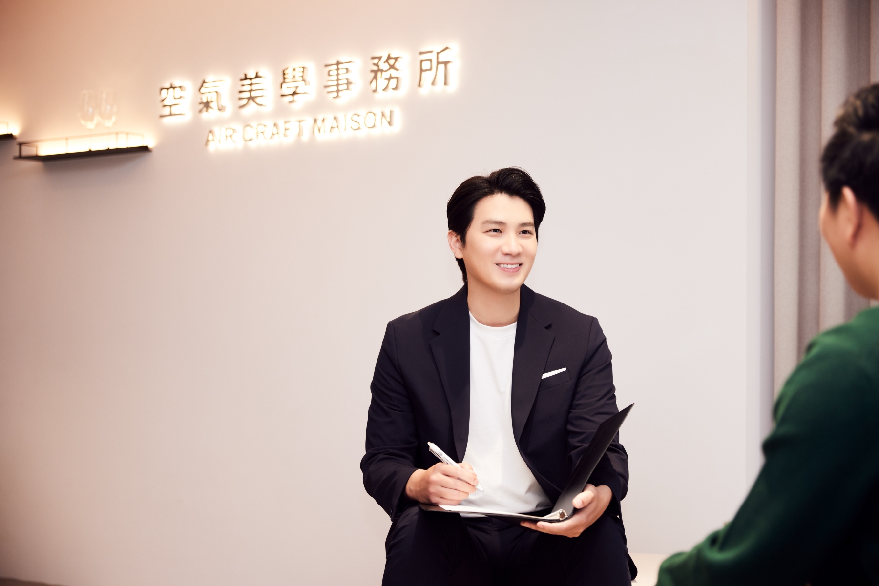 The Project Consultant, fluent in English and Japanese, oversees the entire planning and installation process as each client's personal air concierge.