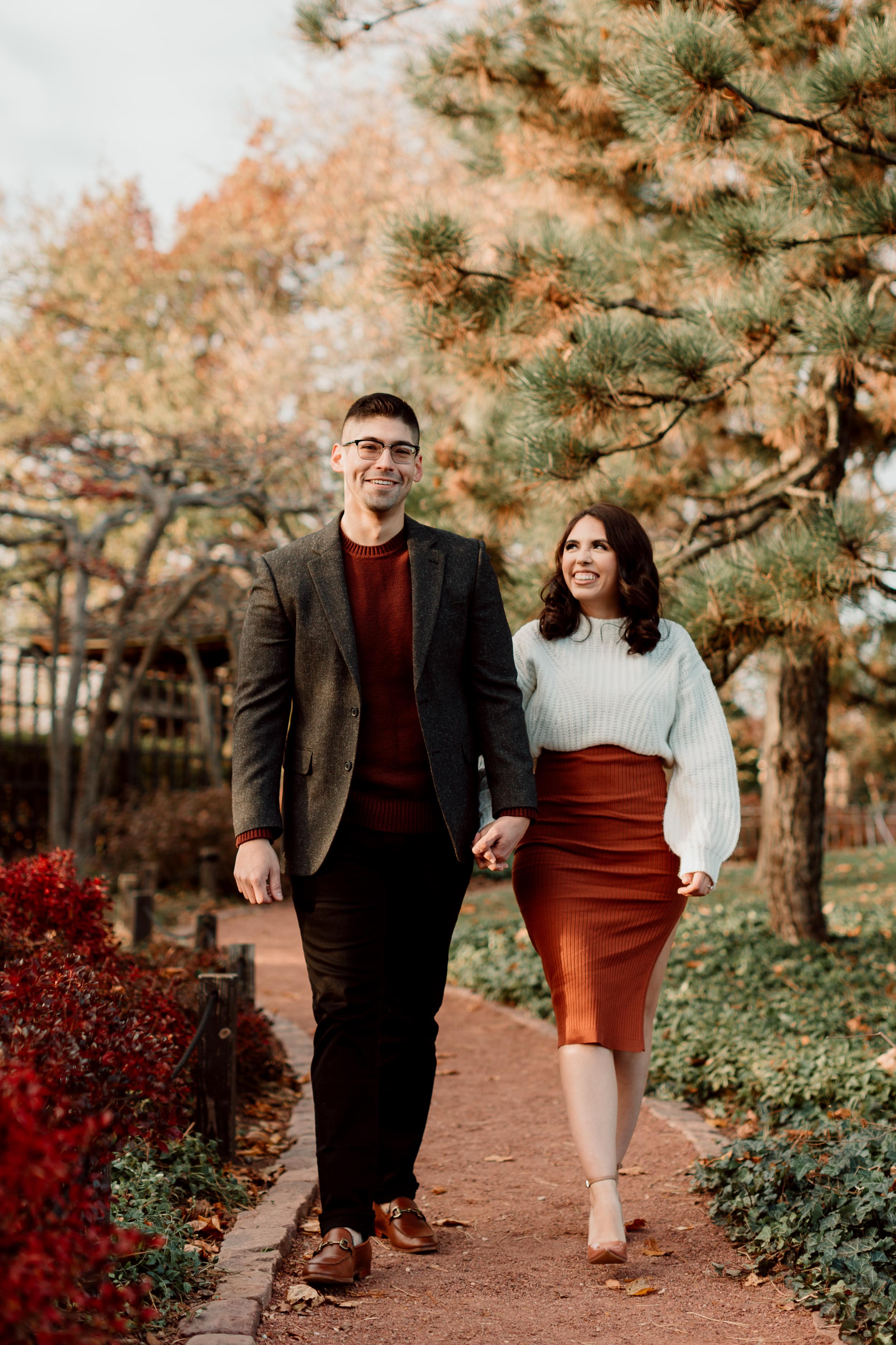 Stylish and chic outfits for fall engagement session

