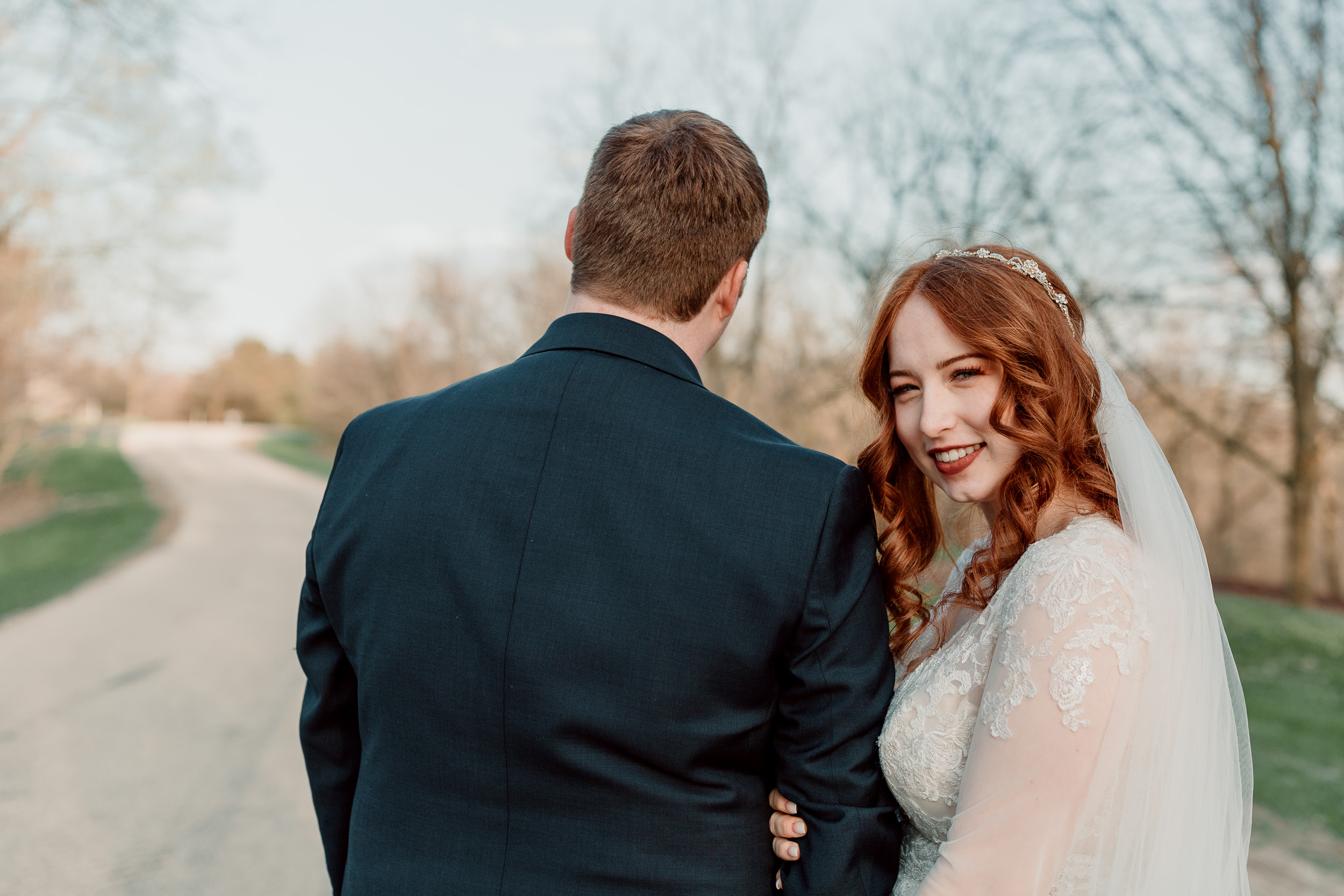 Wedding dress inspiration | Galena Illinois Airbnb Wedding | Wedding Photographer | Eagle Ridge Galena Wedding | Outdoor Wedding Inspiration | Small Intimate Elopement Wedding