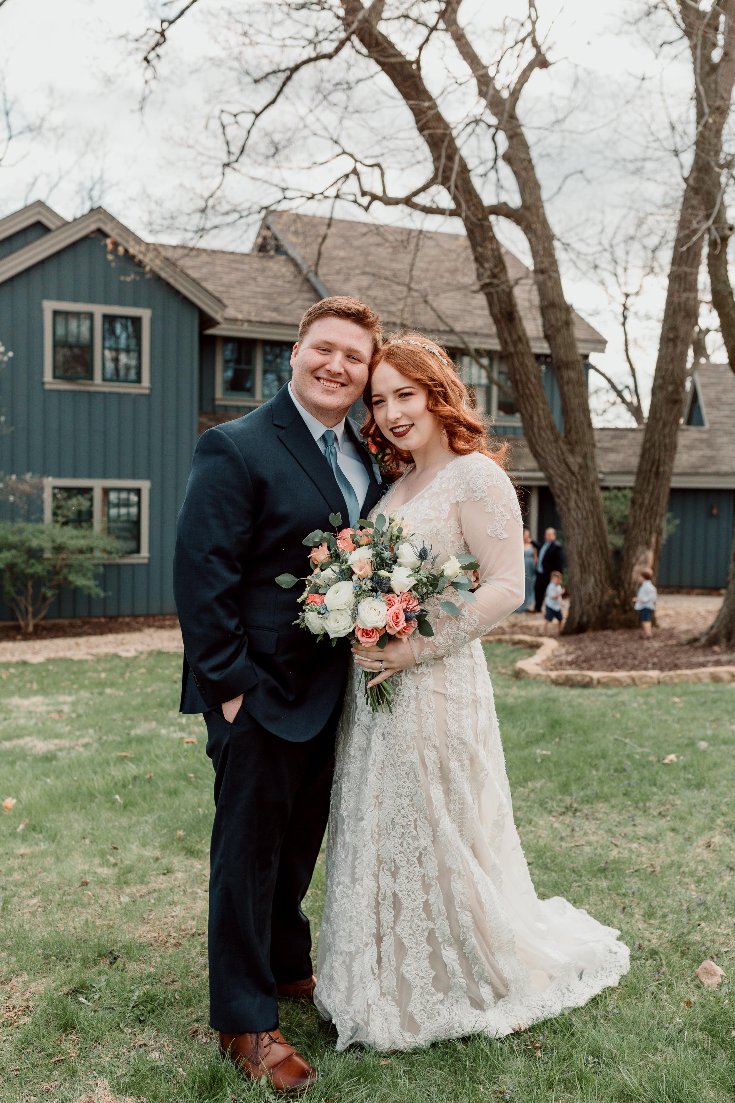 Airbnb resort wedding in Galena | Galena Illinois Airbnb Wedding | Wedding Photographer | Eagle Ridge Galena Wedding | Outdoor Wedding Inspiration | Small Intimate Elopement Wedding