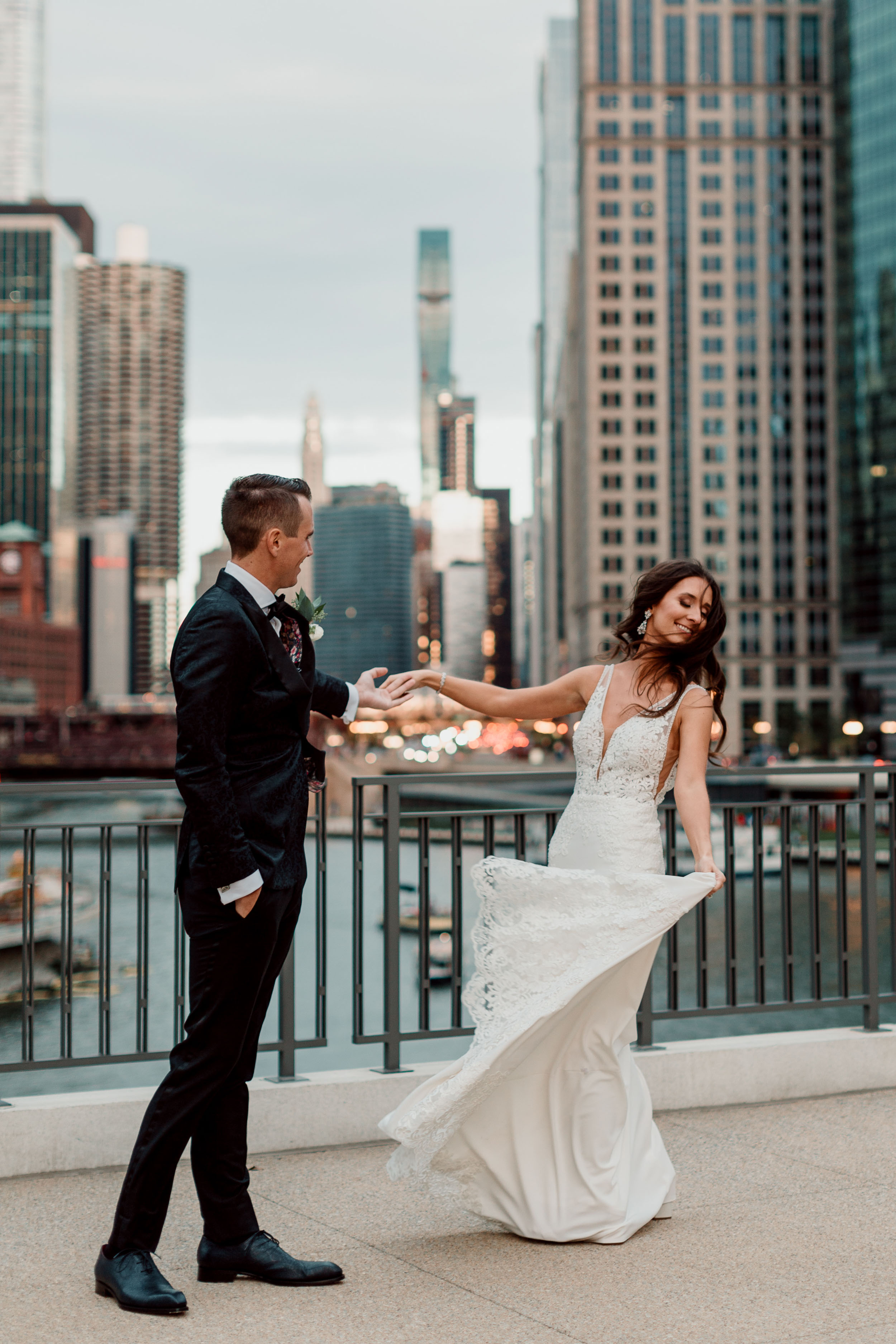 Bride and groom wedding day portraits downtown Chicago
