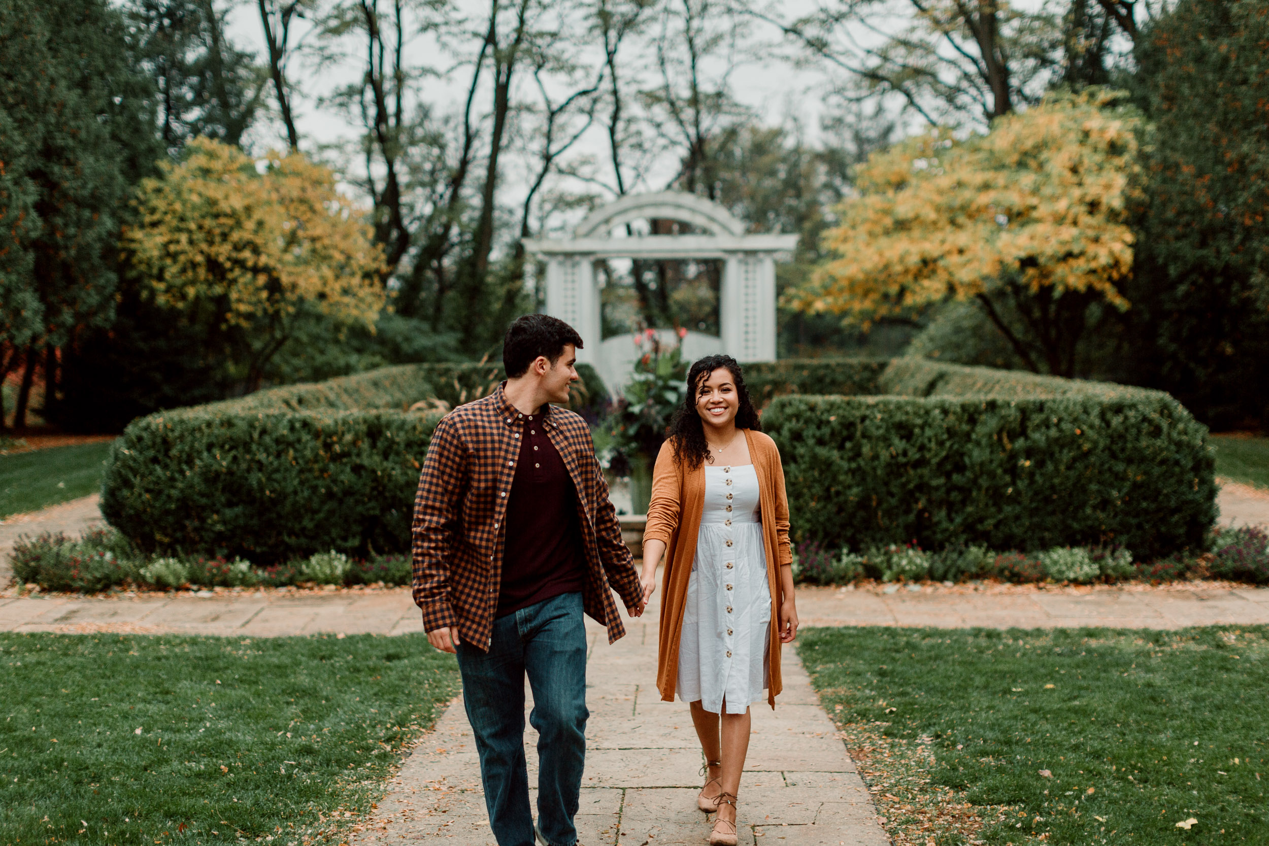Fall Colors for Engagement Session | Spring Engagement Session Outfits | Sweet Couple in Chicago | Hurley Gardens Engagement Session | Chicago Engagement Photographer | Outdoor Engagement Photo Locations in Chicago | Engagement Photo Locations Chicago | Where to take Engagement Photos in Chicago
