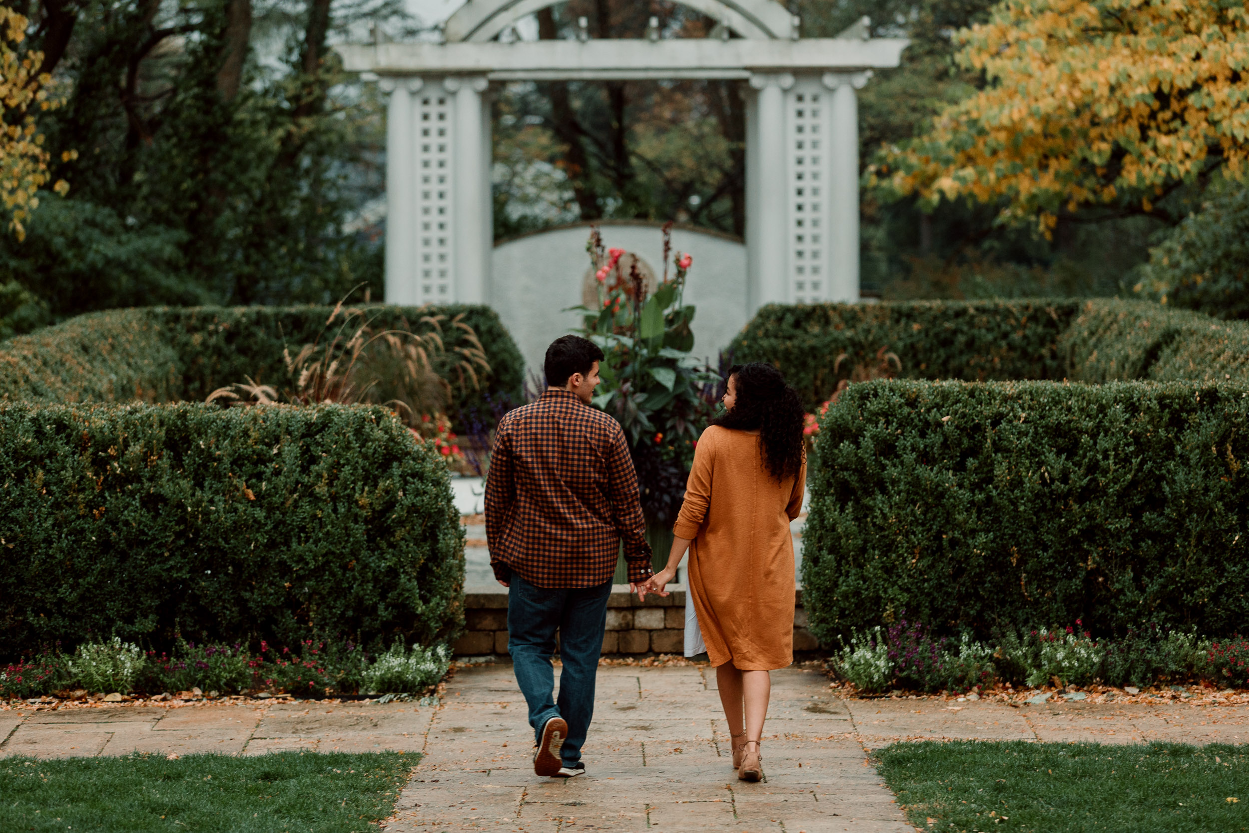 Rainy Day Engagement Photos | Fall Engagement Session Outfits | Sweet Couple in Chicago | Hurley Gardens Engagement Session | Chicago Engagement Photographer | Outdoor Engagement Photo Locations in Chicago | Engagement Photo Locations Chicago | Where to take Engagement Photos in Chicago