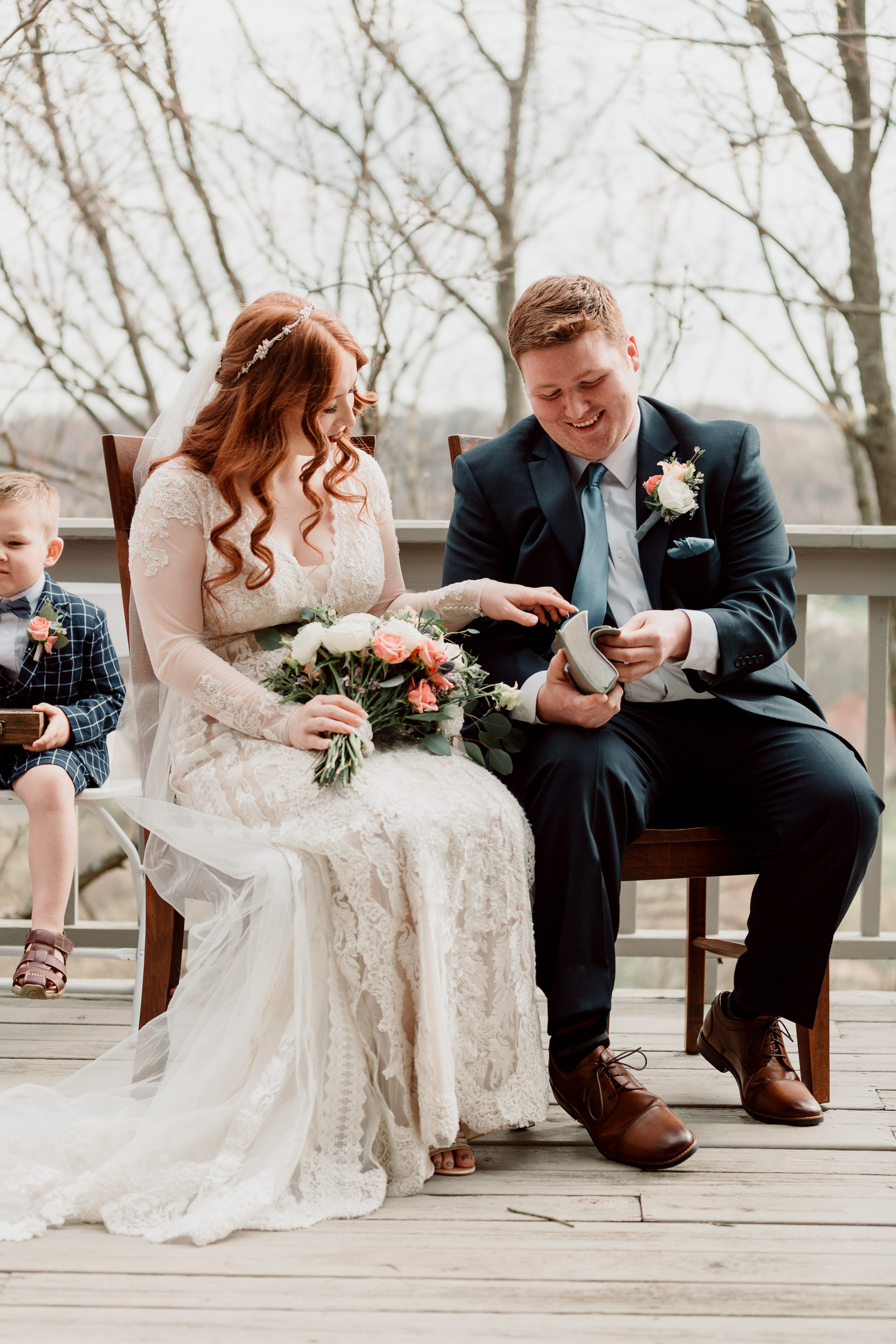 Outdoor wedding ceremony inspiration | Galena Illinois Airbnb Wedding | Wedding Photographer | Eagle Ridge Galena Wedding | Outdoor Wedding Inspiration | Small Intimate Elopement Wedding