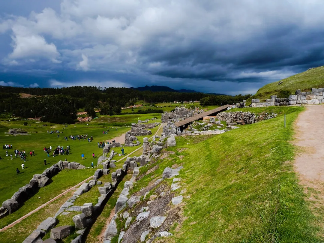 Cover Image for Cuando las Piedras Susurran Secretos Milenarios: Mi Encuentro con Sacsayhuamán