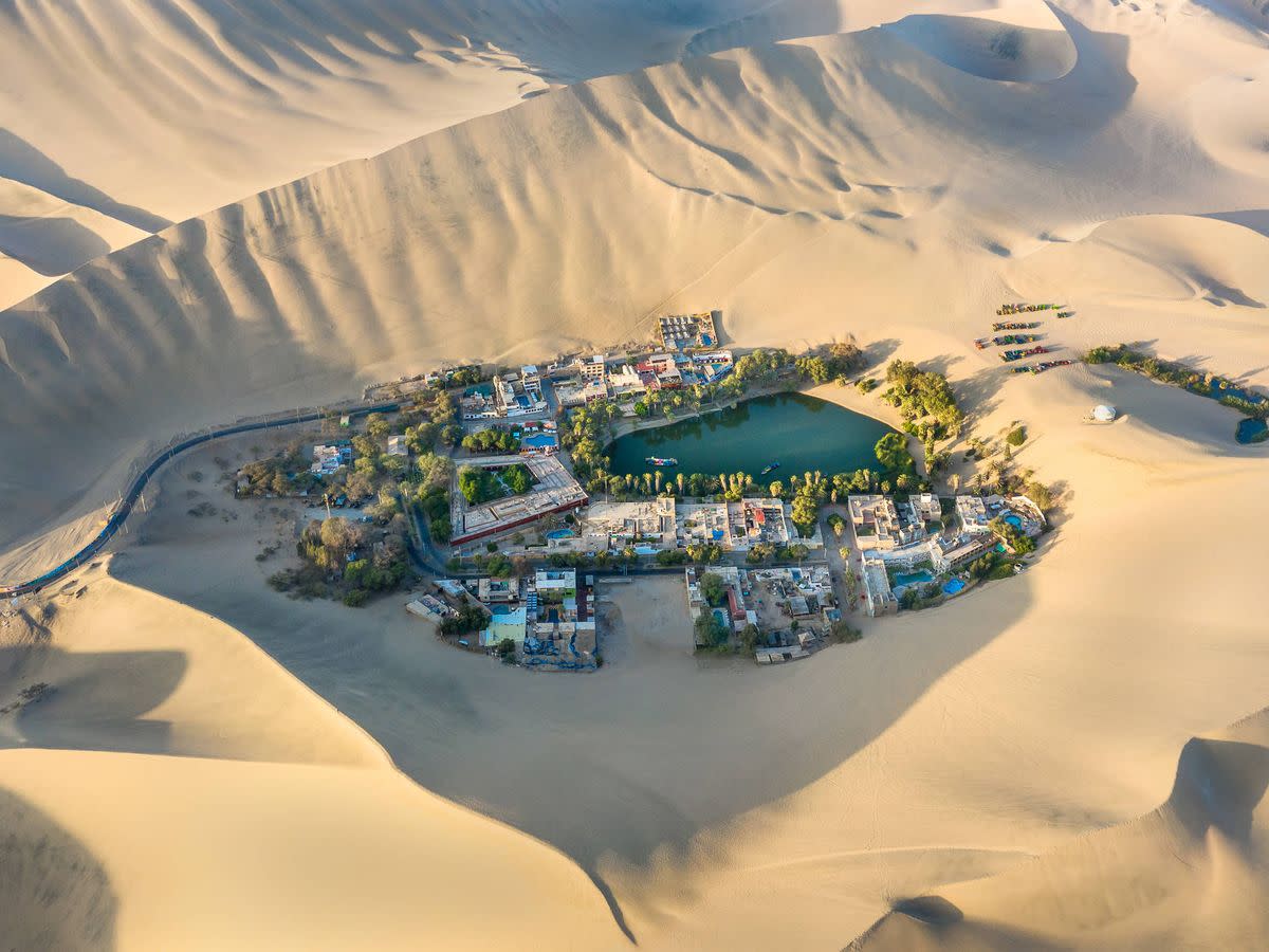 Cover Image for Huacachina: el oasis sagrado del Perú