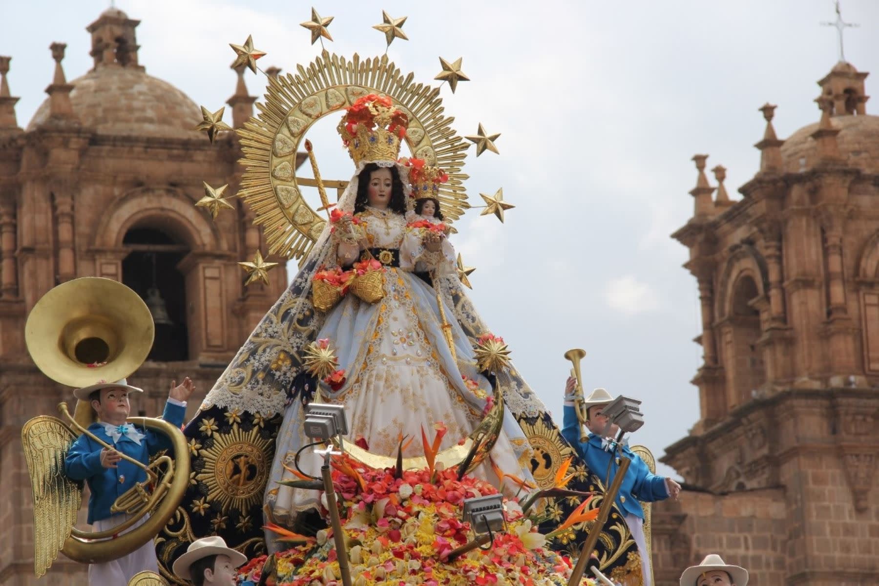 Cover Image for Fiesta de la Virgen de la Candelaria: Tradición y Alegría en Puno, Perú