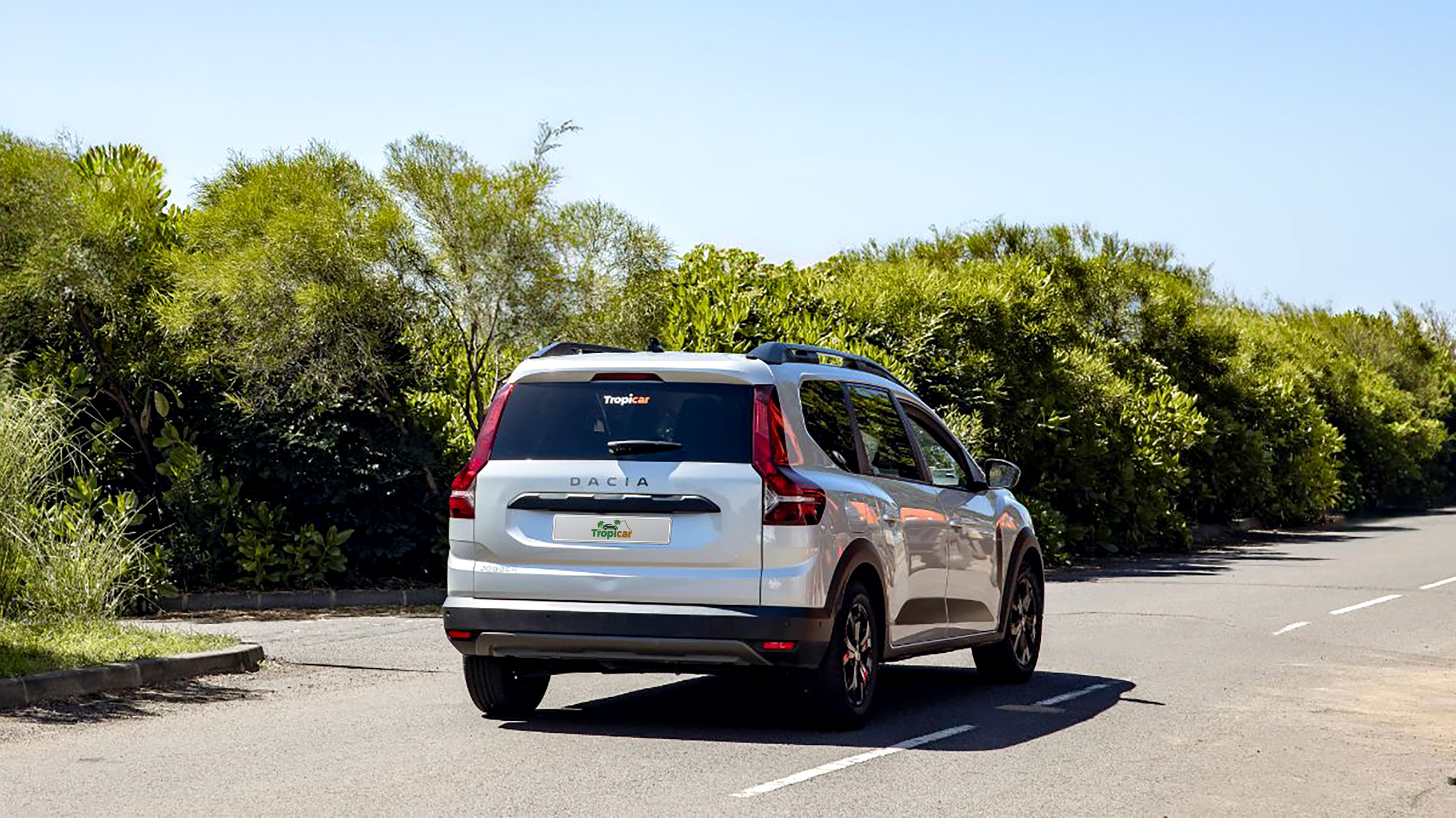 Dacia Jogger driving on the roads of La Réunion