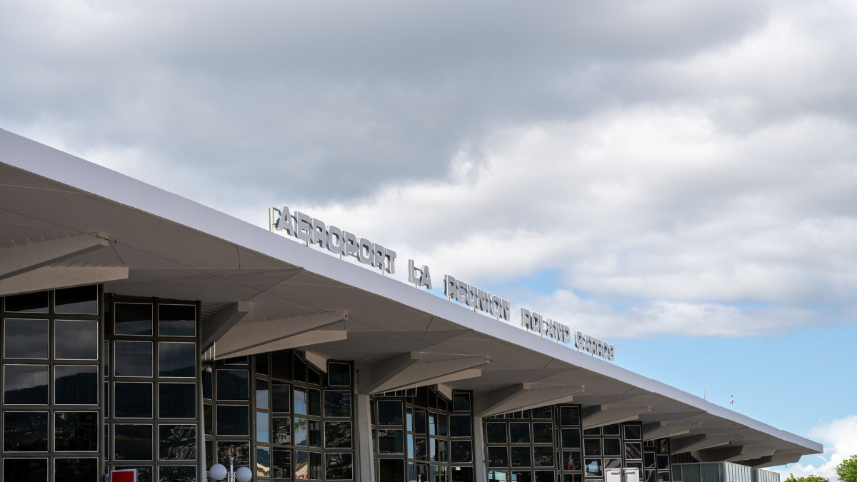 roland-garros-airport-car-arrival