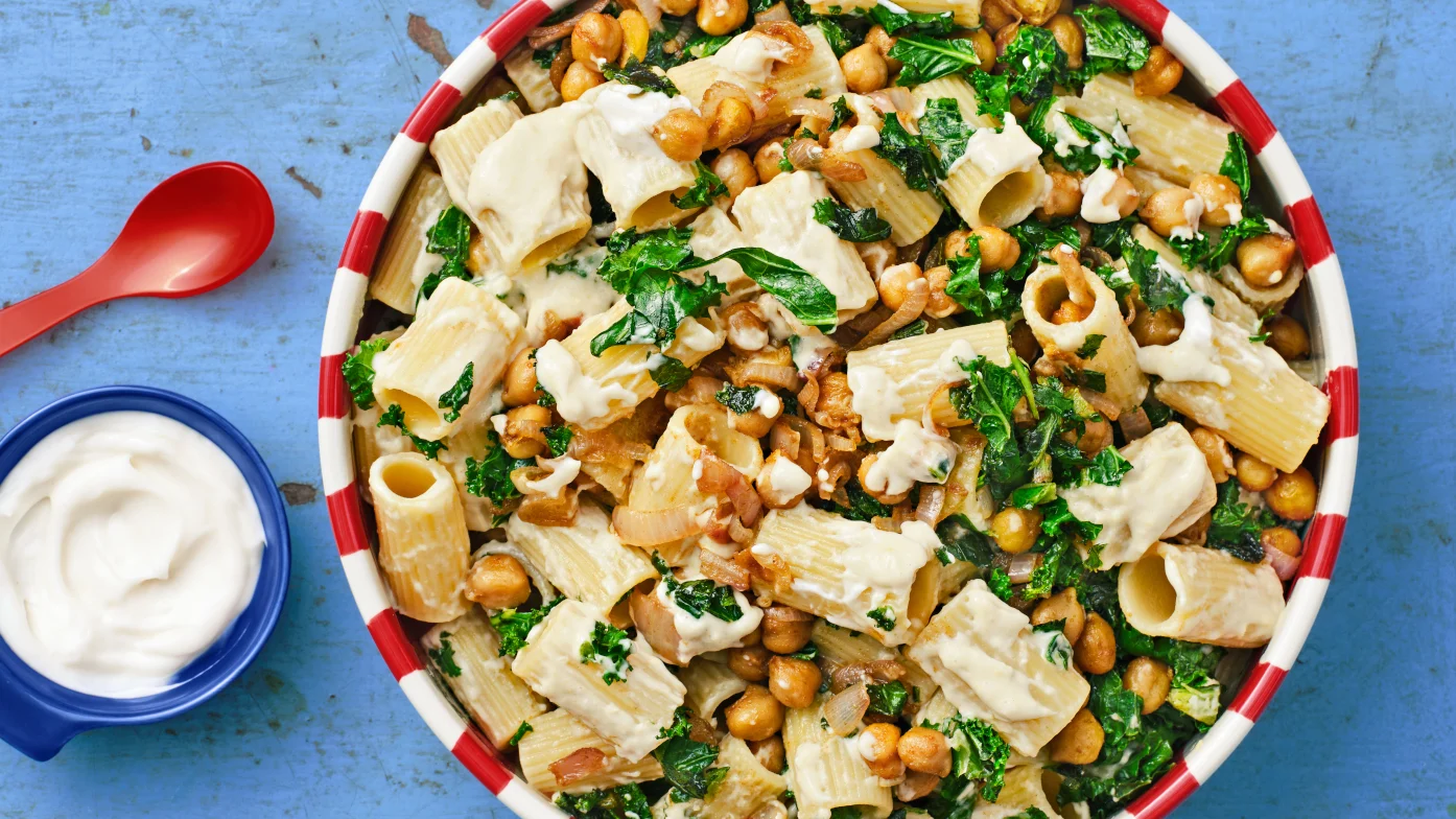 Ceasar Pasta mit Grünkohl und Kichererbsen 1394x784