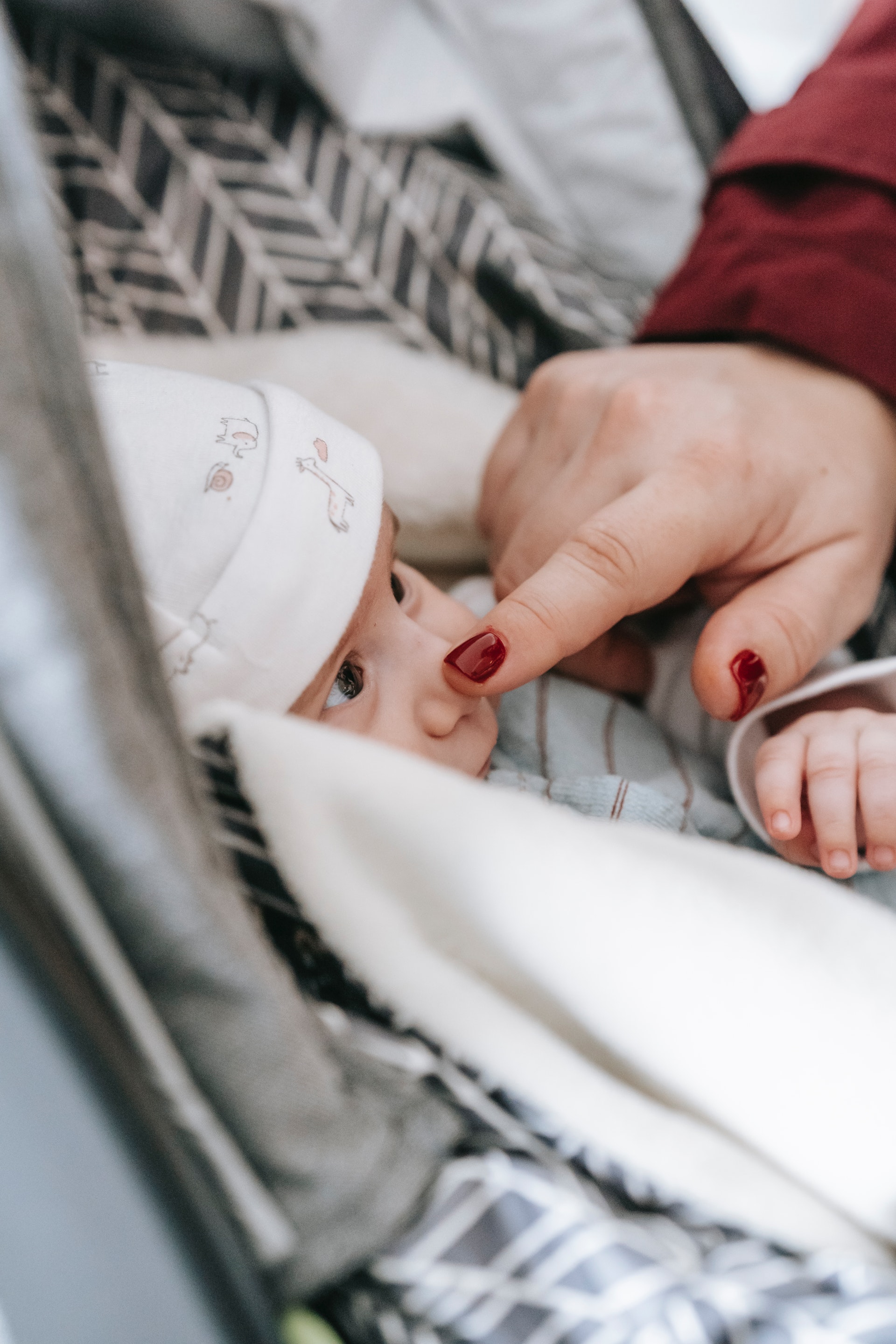 Hikkende baby: oorzaken en wat te doen