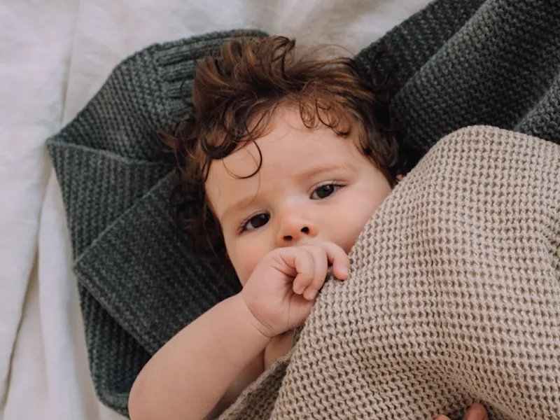 Babymijlpaal: Wanneer gaat mijn baby kruipen, tijgeren en zitten?