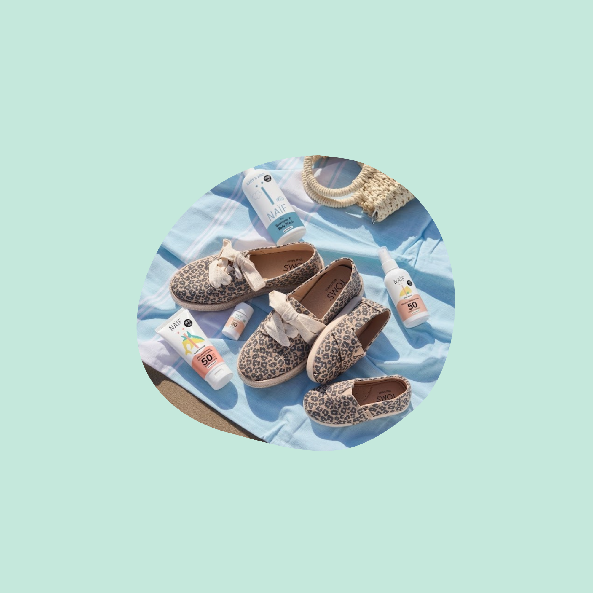 Gewinne Schuhe von TOMS für dein Mini und dich und ein tolles Naïf Produktpaket