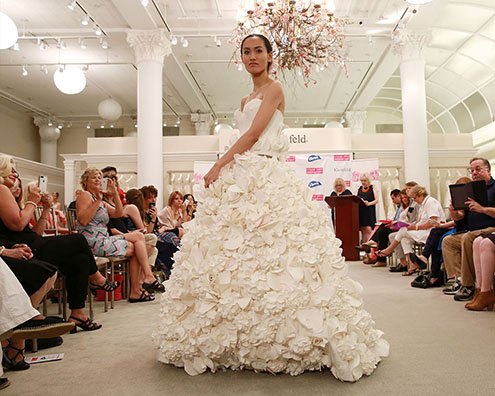 Toilet paper shop wedding dress contest