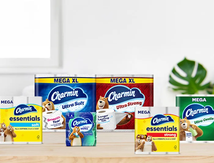 Gama de productos Charmin que incluye paquetes de Toallitas desechables en el inodoro, Ultra Soft Super Mega, Ultra Strong Super Mega y Ultra Gentle