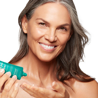 brilliant face brightener illuminating primer details